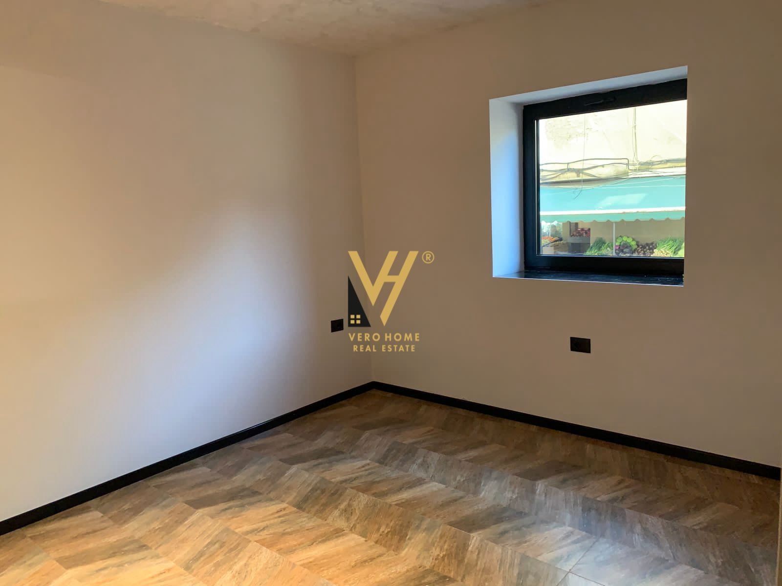 AMBIENT 85 M2 ME QERA TE ST. DINAMO 100.000 LEKE