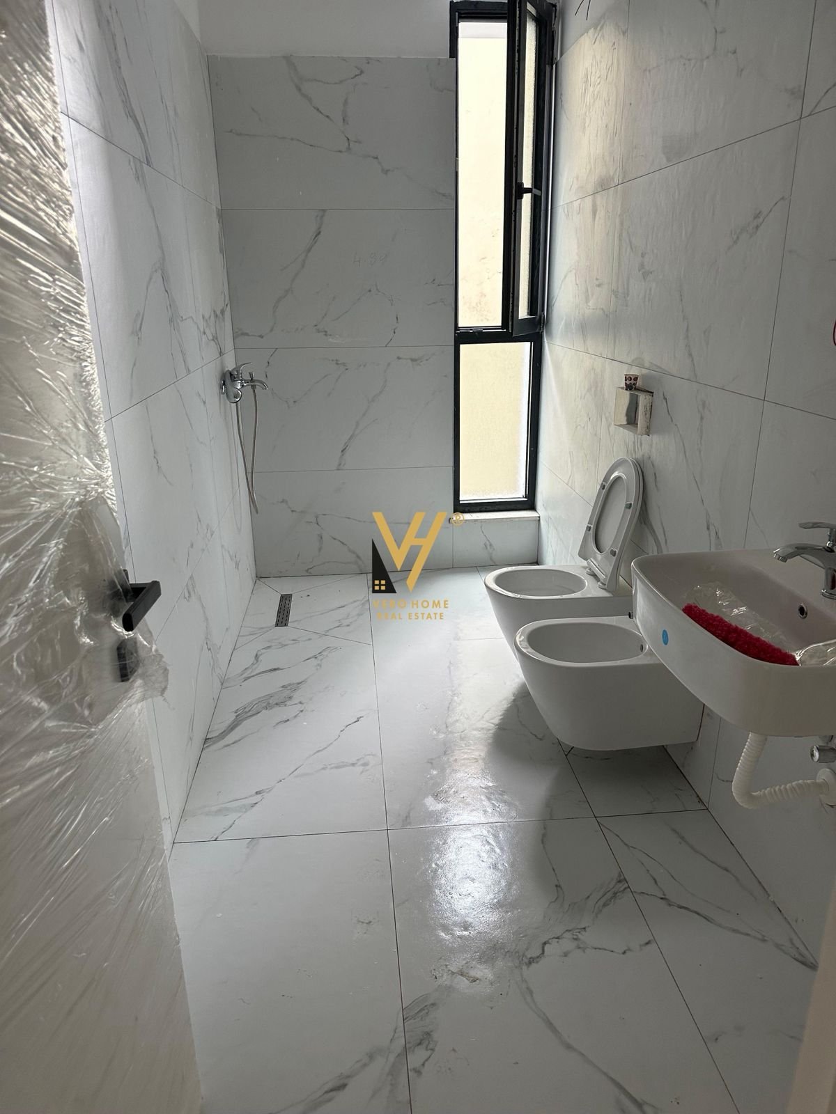 ZYRE 70 M2 ME QERA TE JORDAN MISJA 550 EURO