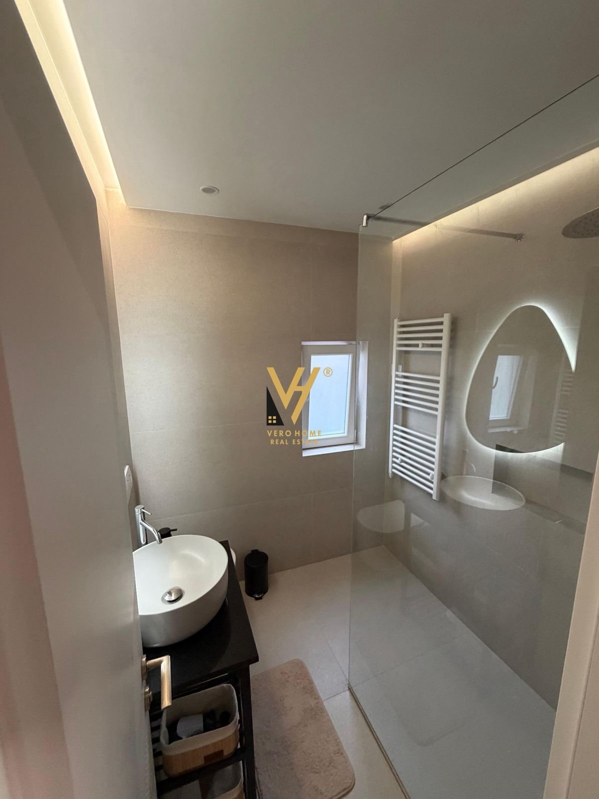 1+1+BLK ME QERA TE KOMUNA E PARISIT 85.000 LEKE