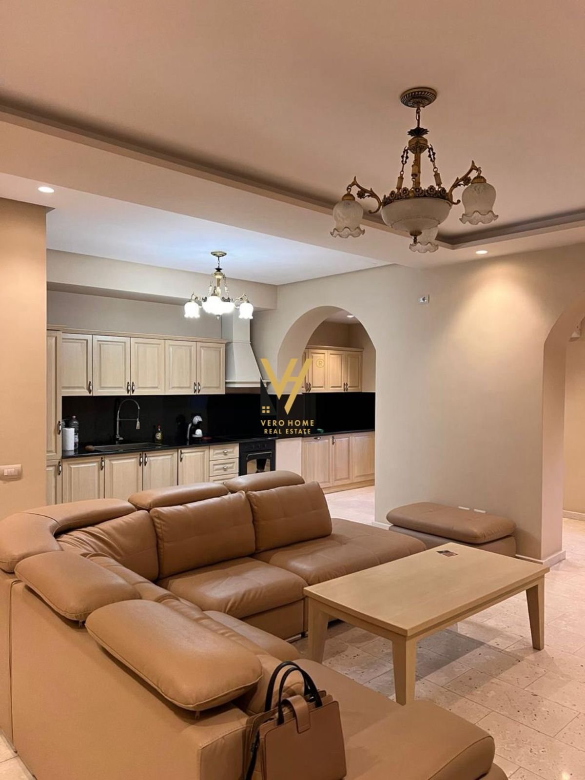 1+1 ME QIRA TE KINEMA AGIMI, BLLOK 800 EURO