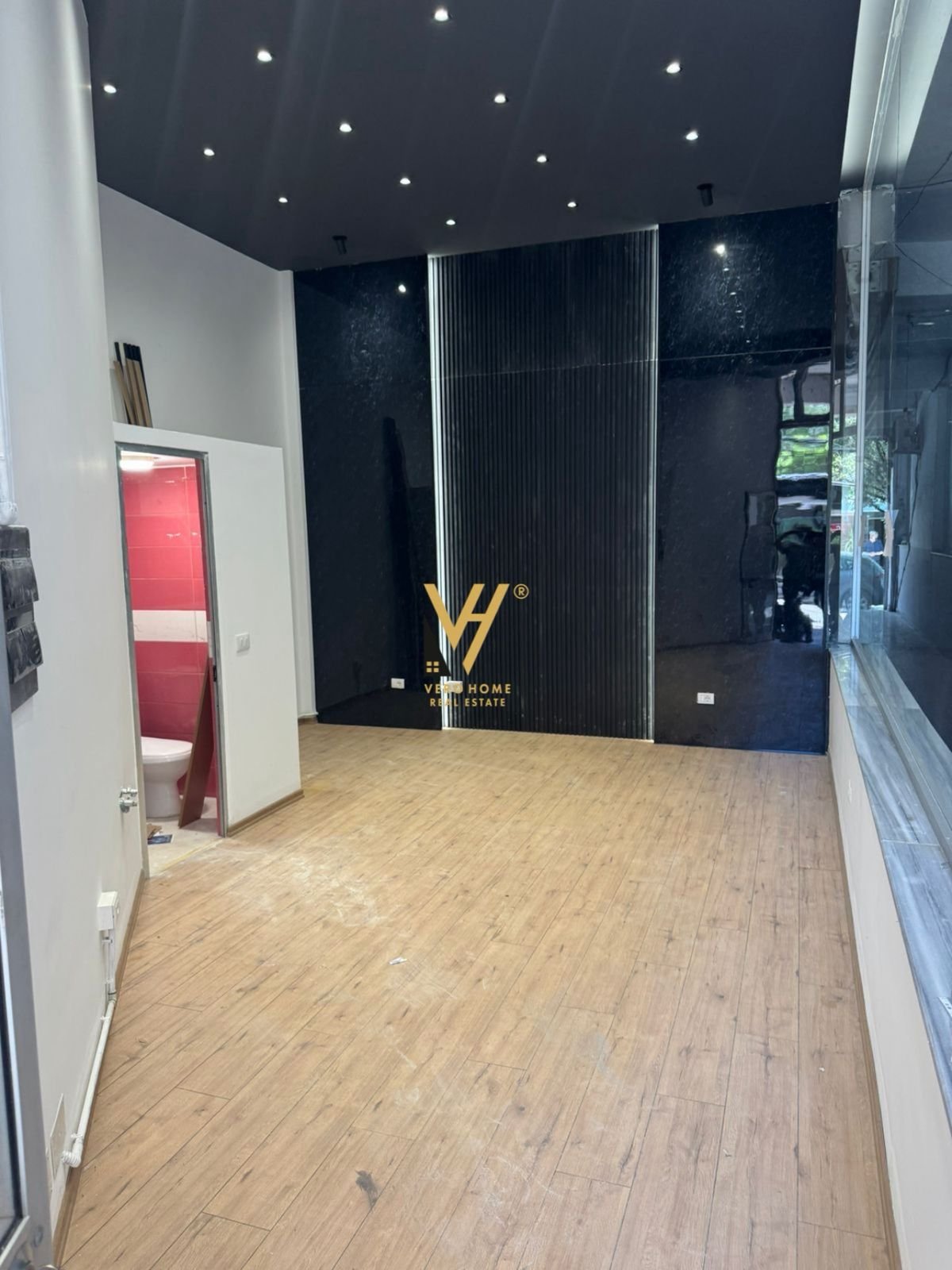 ZYRE 27 M2 ME QERA TE RR.BARRIKADAVE 45.000 LEKE