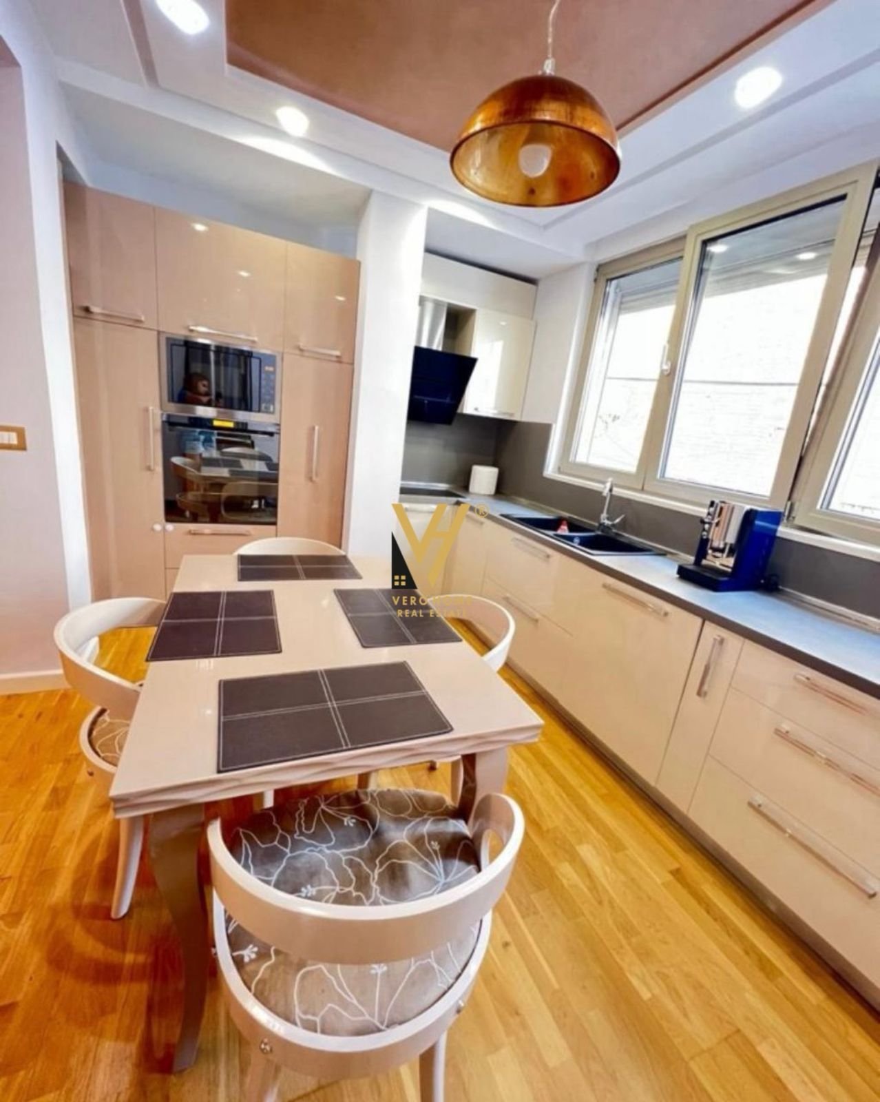 2+1 ME QIRA NE QENDER,RR.BARDHOK BIBA 1.200 EURO