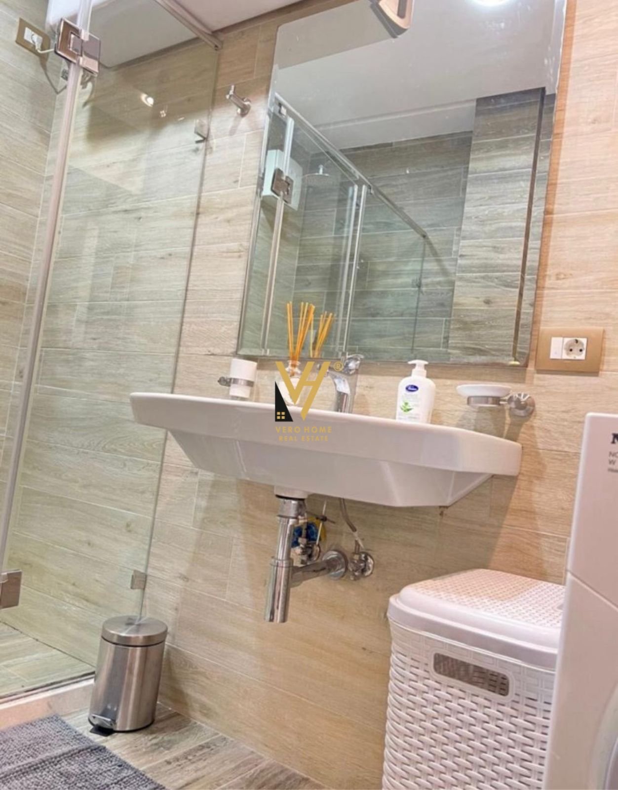 2+1 ME QIRA NE QENDER,RR.BARDHOK BIBA 1.200 EURO