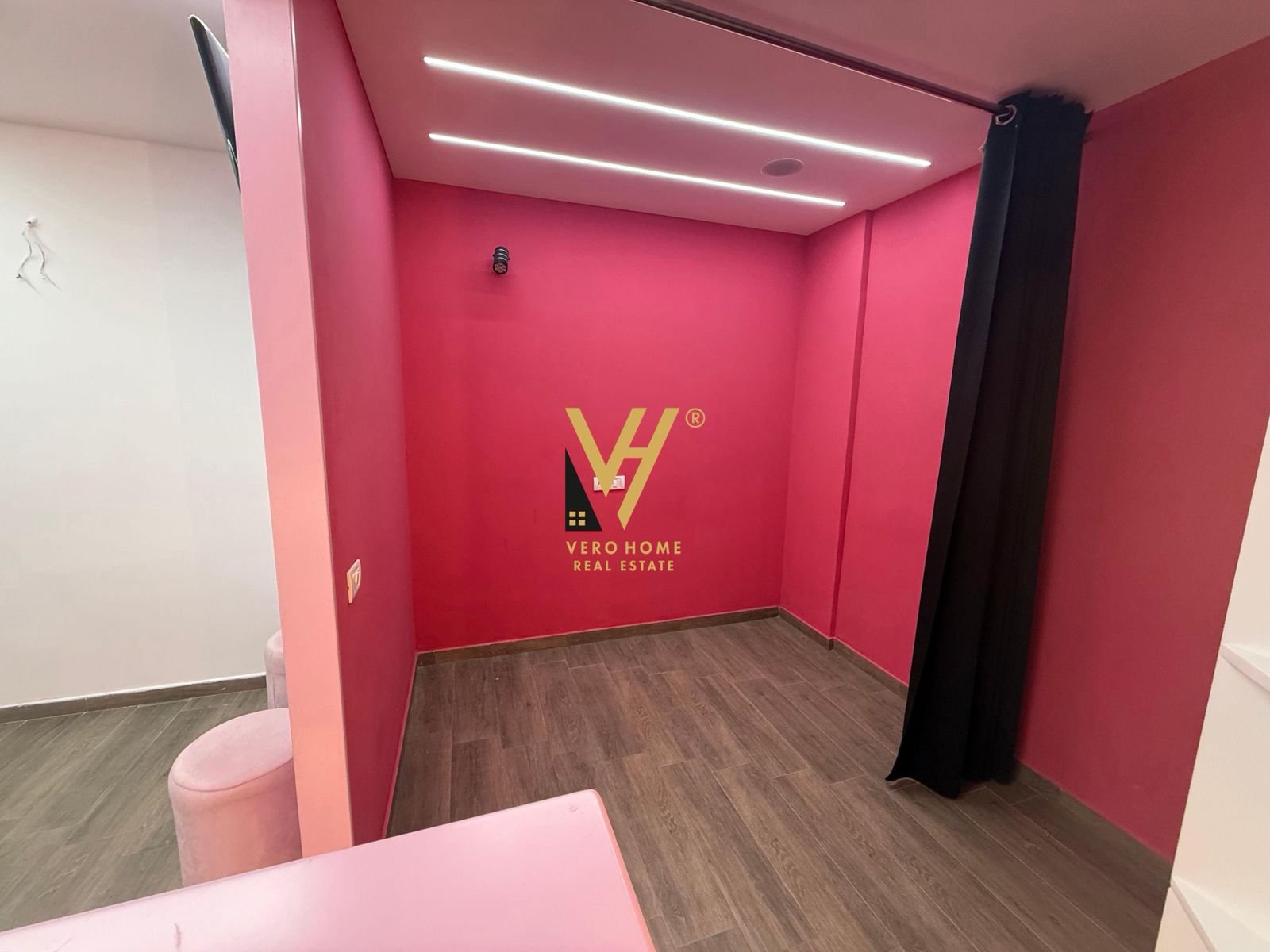 ZYRE 40 M2 ME QERA TE TOM DOSHI, SHKOZE 35.000 LEK