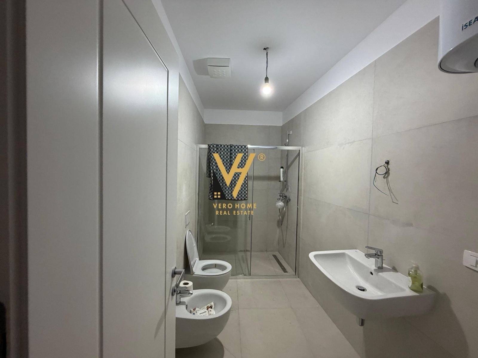 2+1+2 ME QIRA TE RRUGA E ELBASANIT 180.000 LEKE