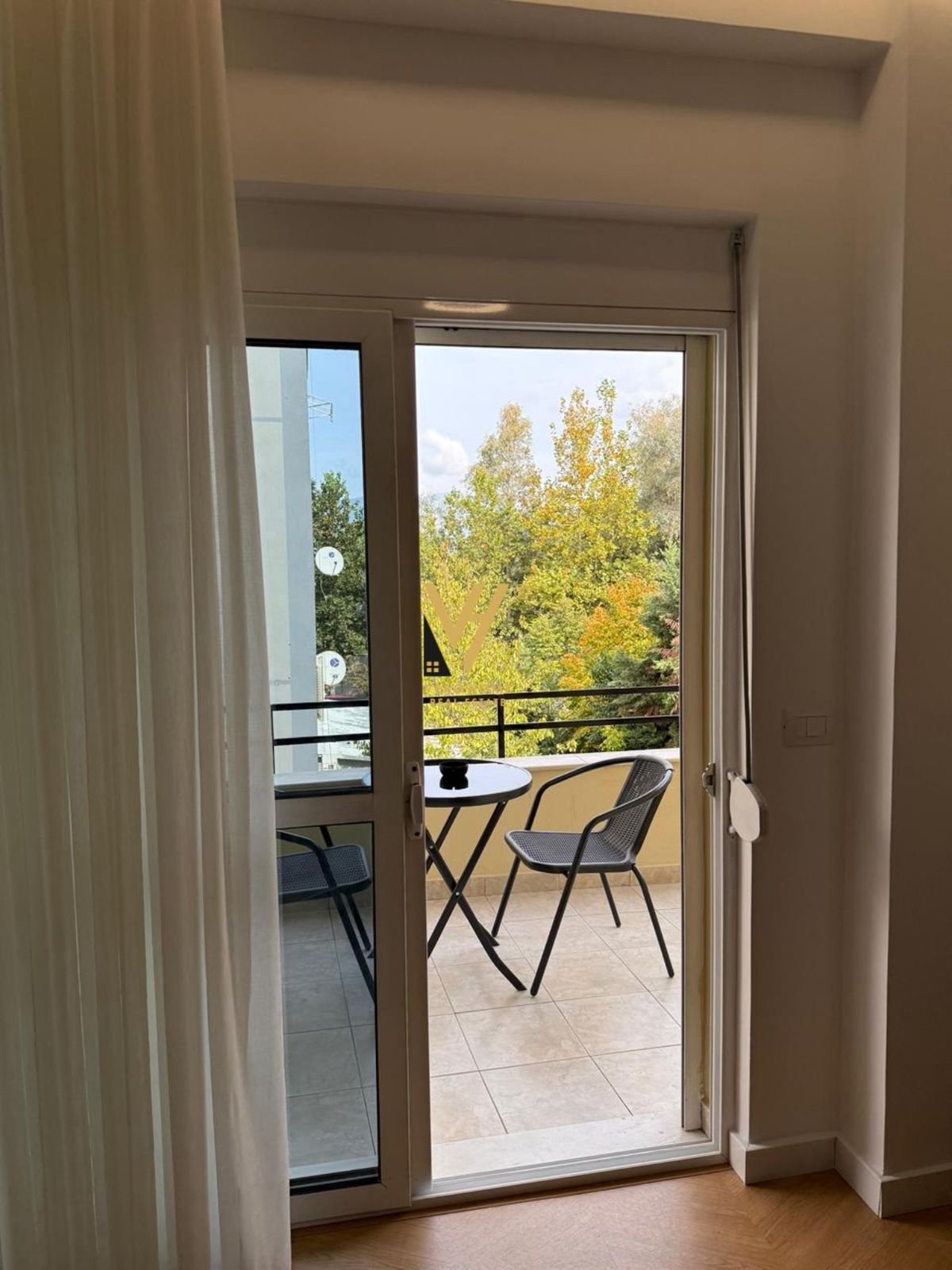 1+1+BLK ME QERA TE LIQENI ARTIFICIAL 1.000 EURO