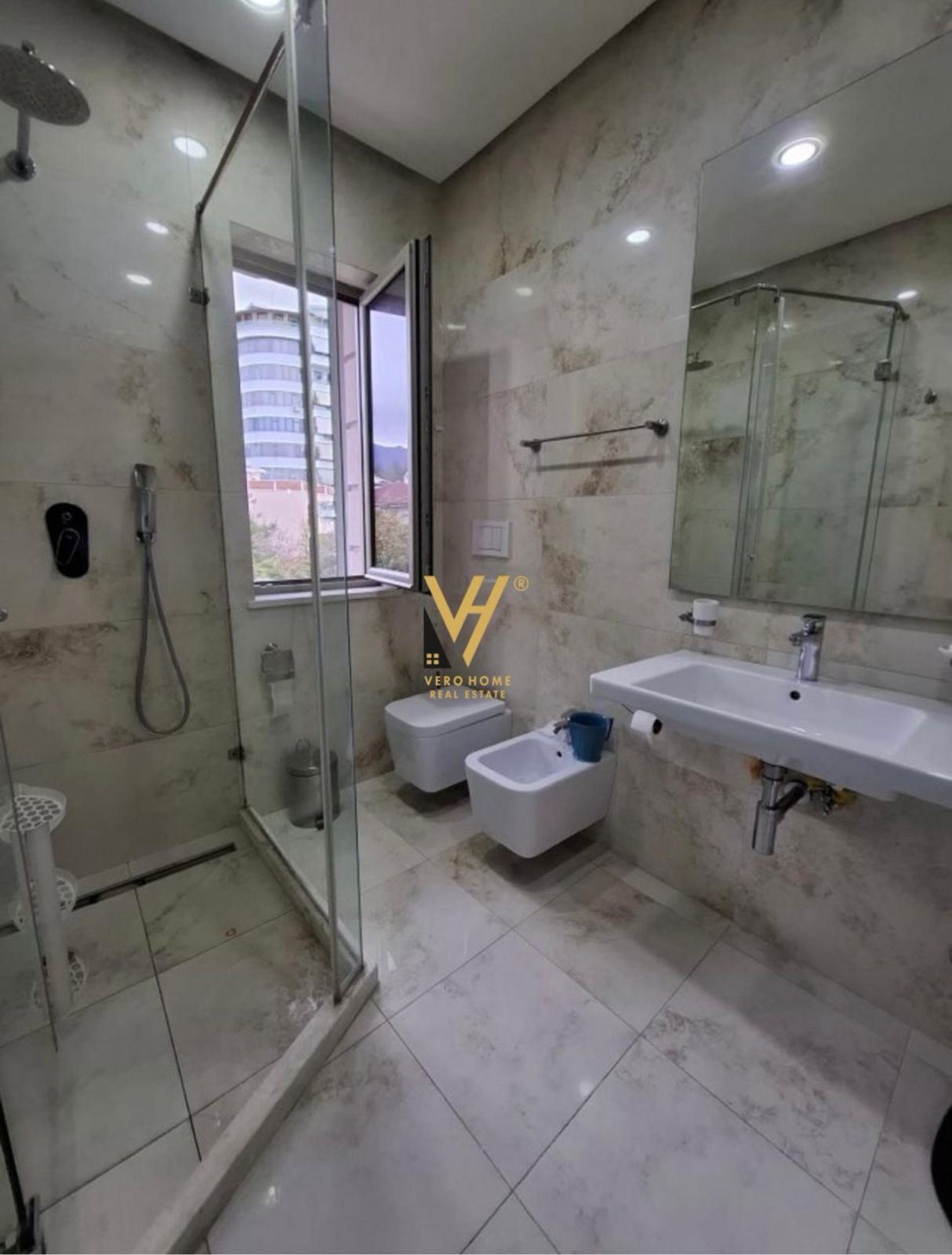 3+1+2 ME QIRA TE ISH TREGU ELEKTRIK 900 EURO