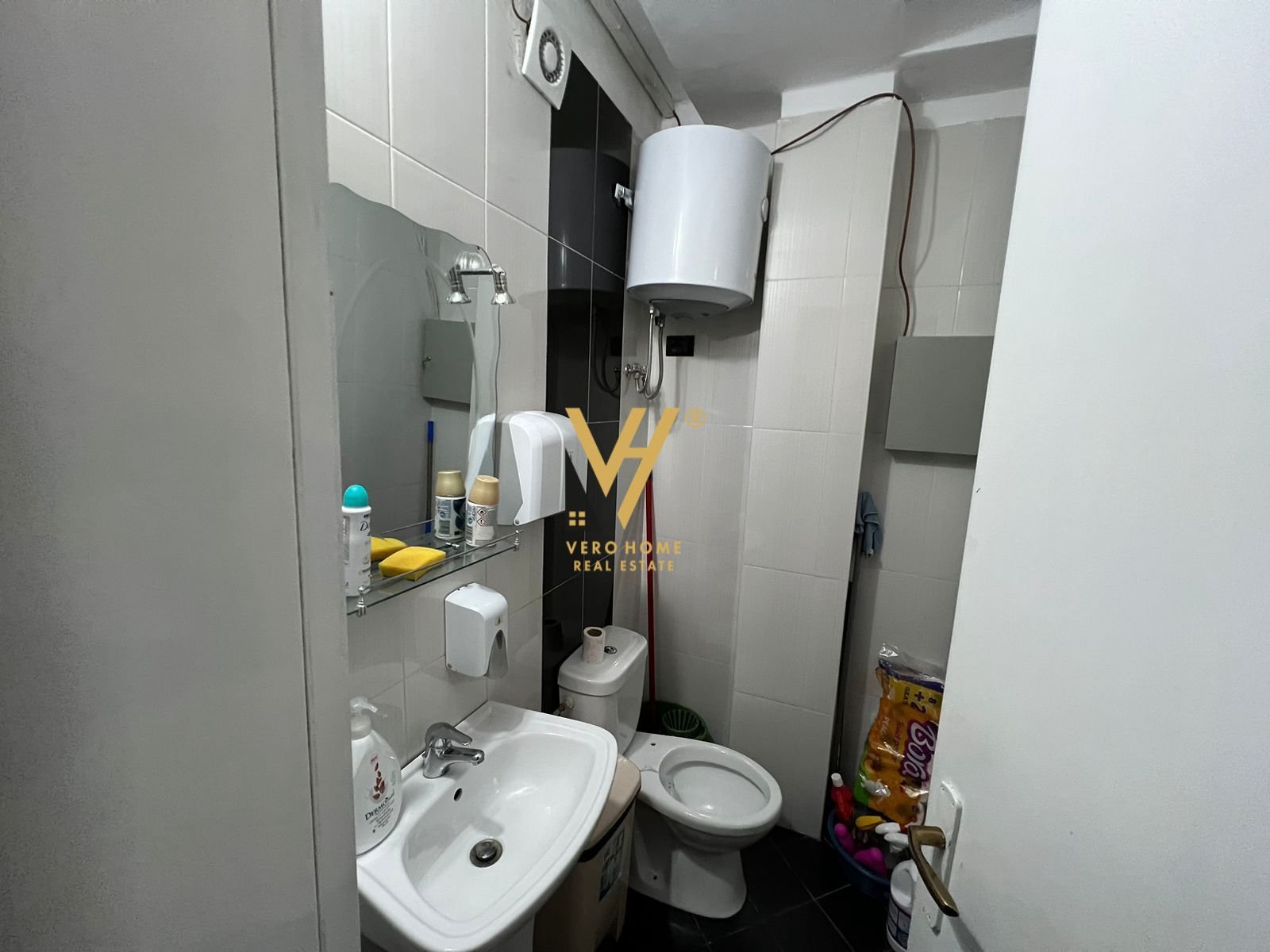 ZYRE 72 M2 ME QIRA TE PAZARI I RI 1.100 EURO