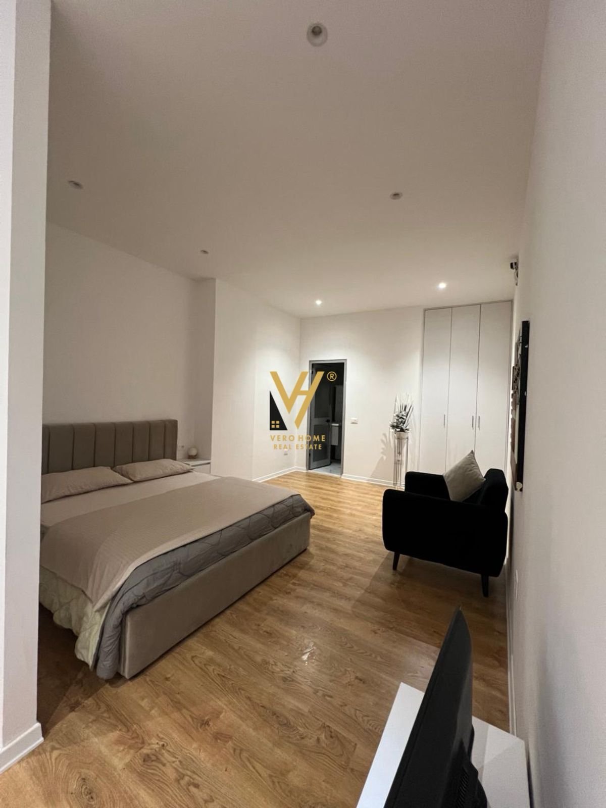 GARSONIERE ME QIRA TE RR.BARRIKADAVE 60.000 LEKE