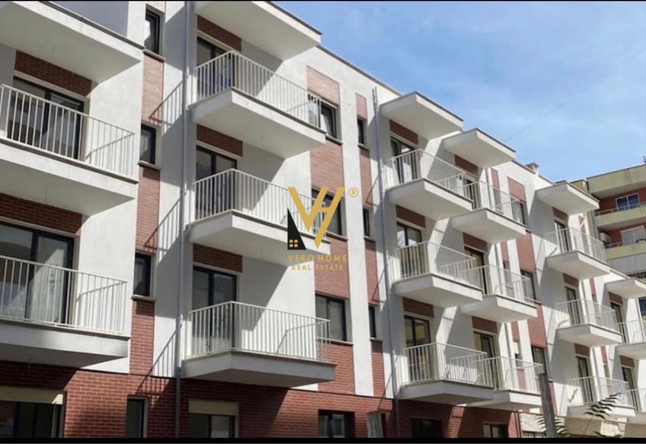 3 POSTE PARKIMI NE PORCELAN 9.000.000 LEKE