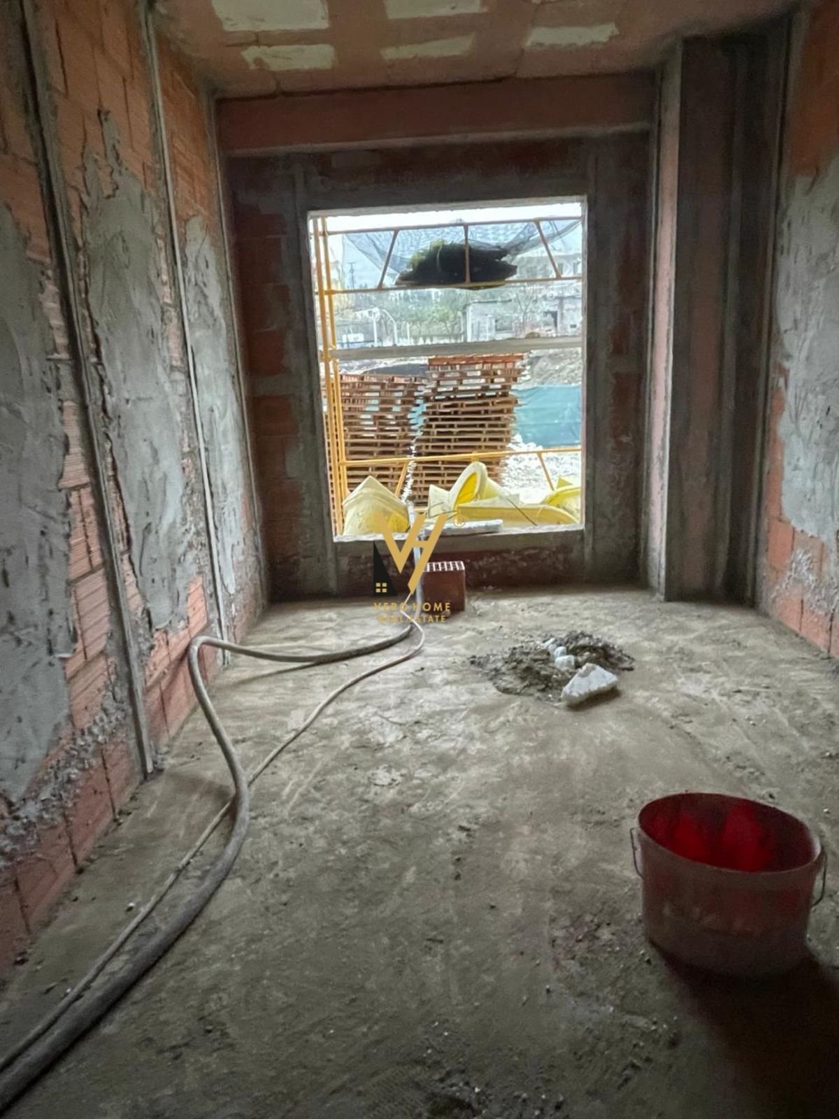 1+1 TE KOM.ALUJA, PASKUQAN 75.000 EURO