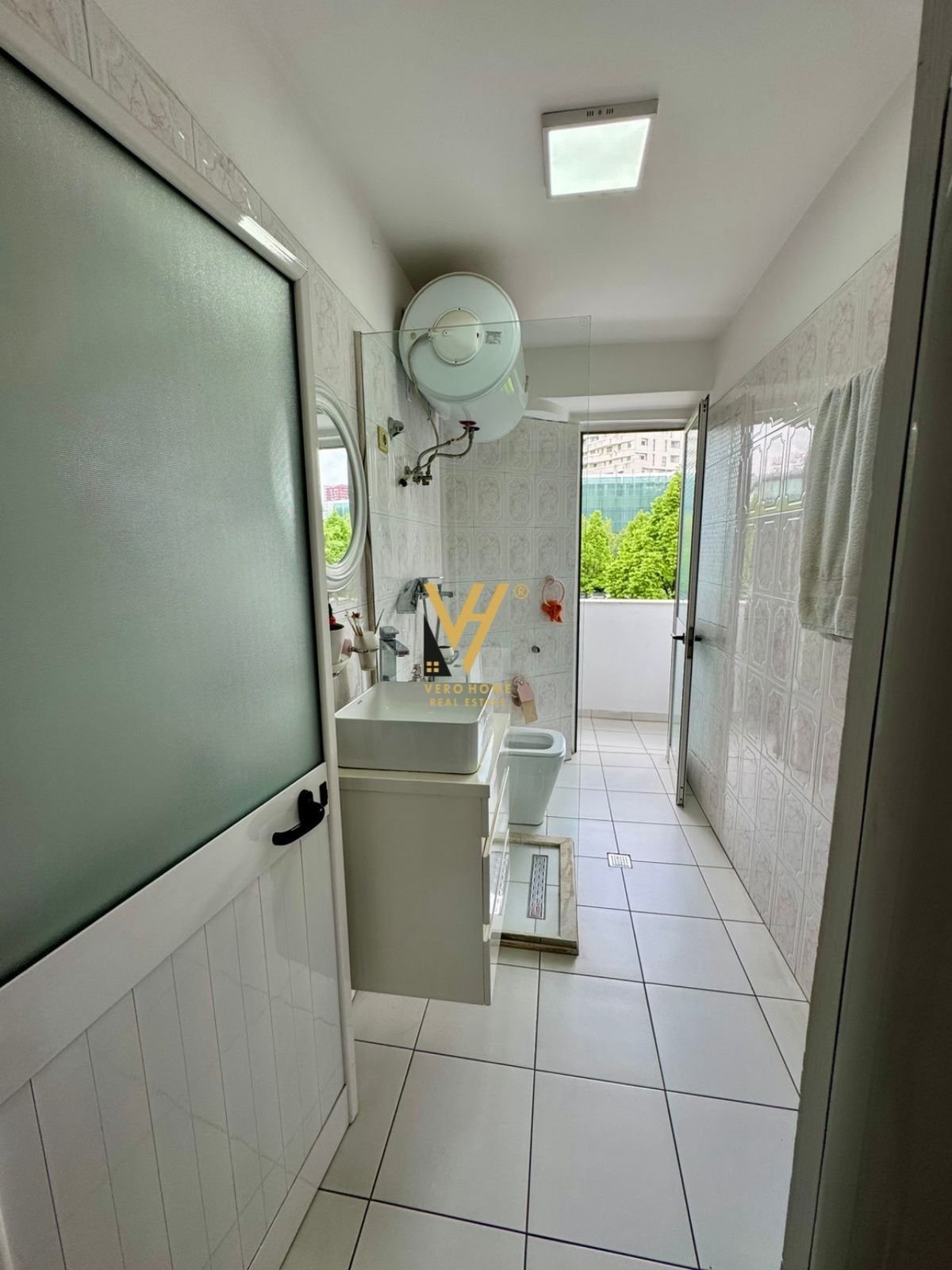 ZYRE 68 M2 ME QIRA NE VASIL SHANTO 750 EURO