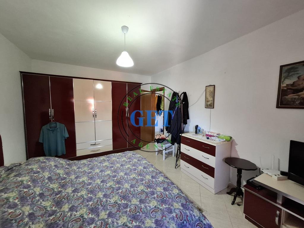 Shitet, Apartament 2+1, Tek Parku Vala, Durres.