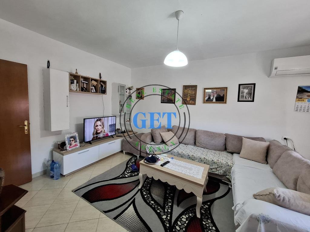 Shitet, Apartament 2+1, Tek Parku Vala, Durres.