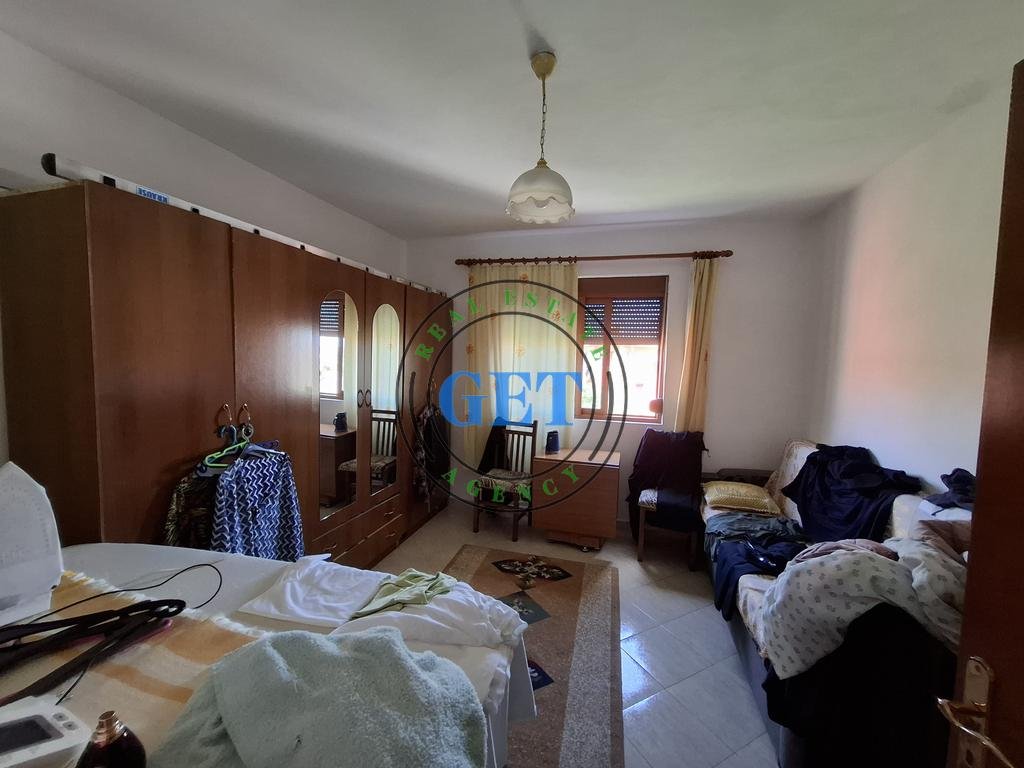 Shitet, Apartament 2+1, Tek Parku Vala, Durres.
