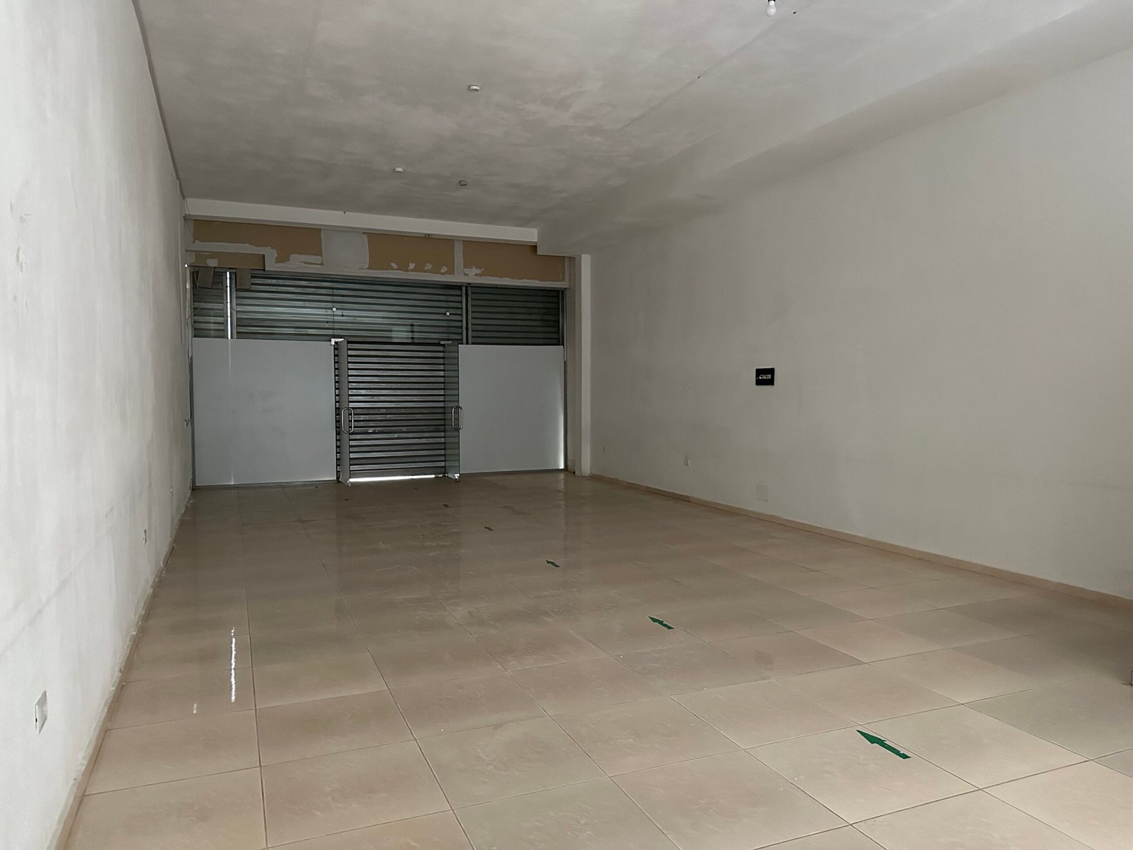 Astir, jepet dyqan me qera