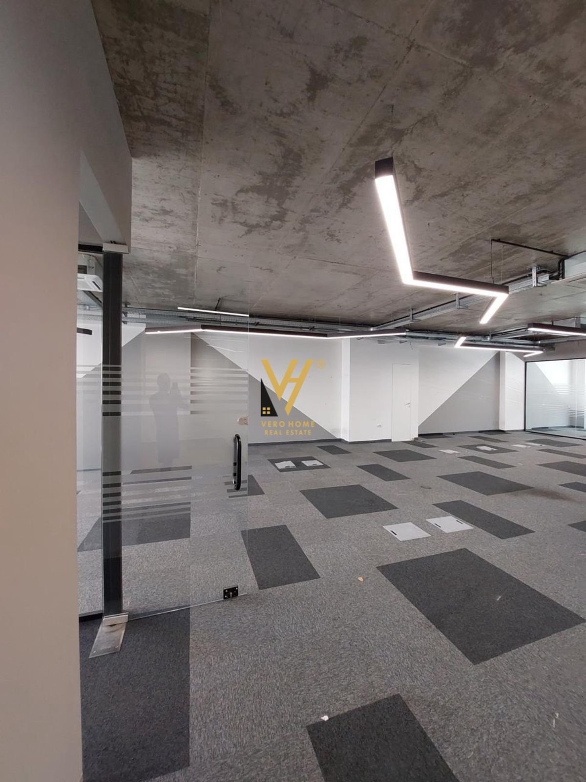 ZYRE 370 M2 ME QIRA TE RRUGA E KOSOVAREVE 7.000 EU