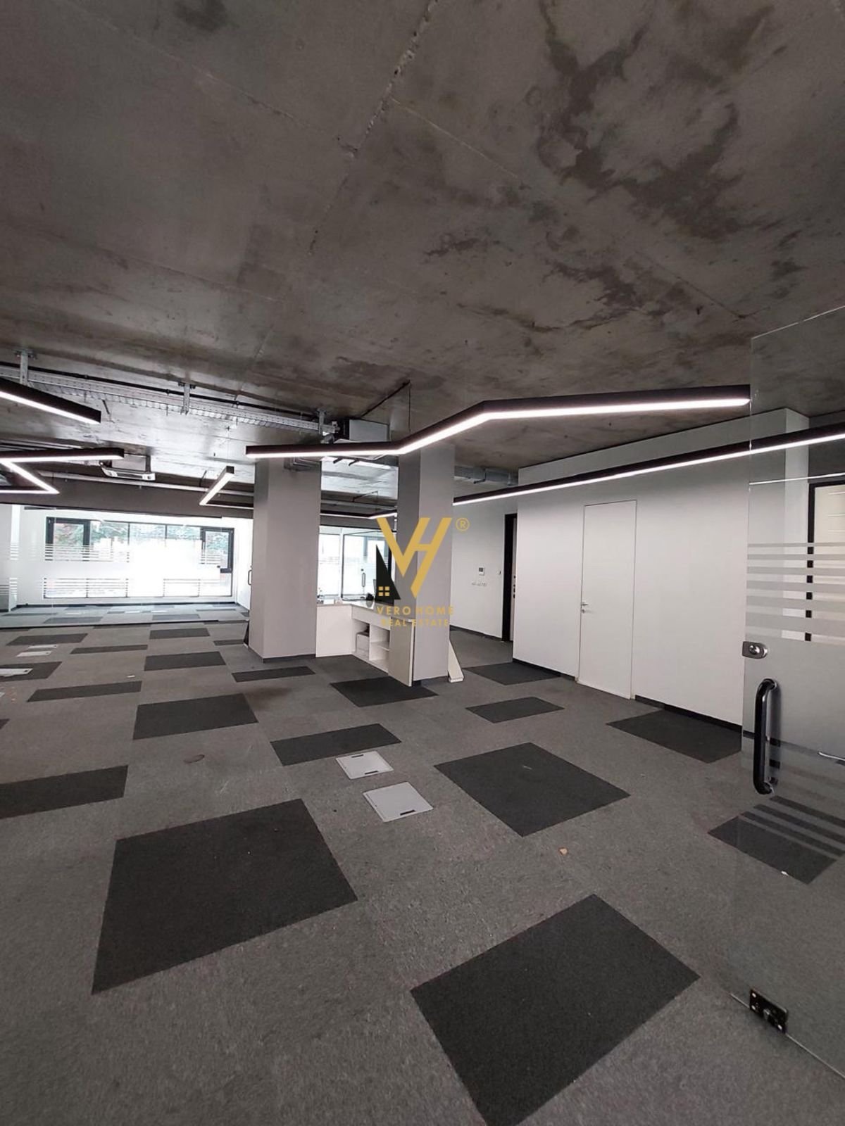 ZYRE 370 M2 ME QIRA TE RRUGA E KOSOVAREVE 7.000 EU