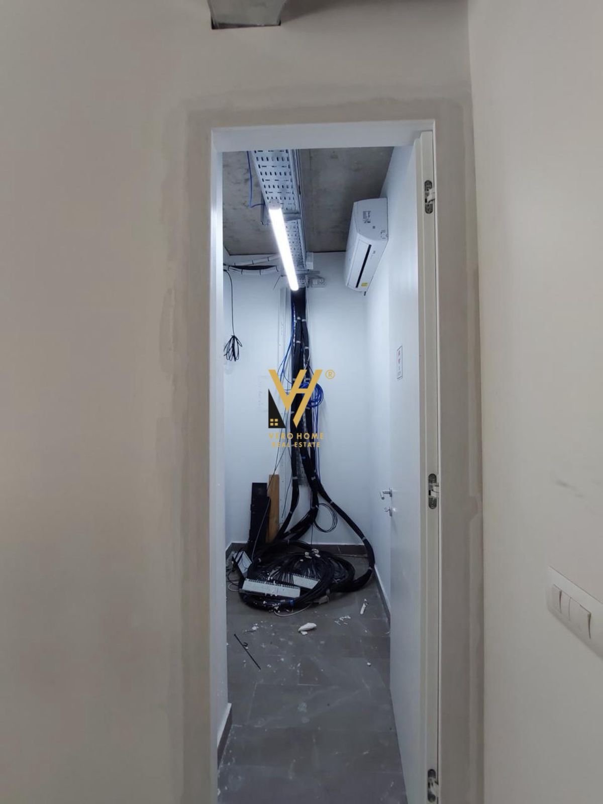 ZYRE 370 M2 ME QIRA TE RRUGA E KOSOVAREVE 7.000 EU