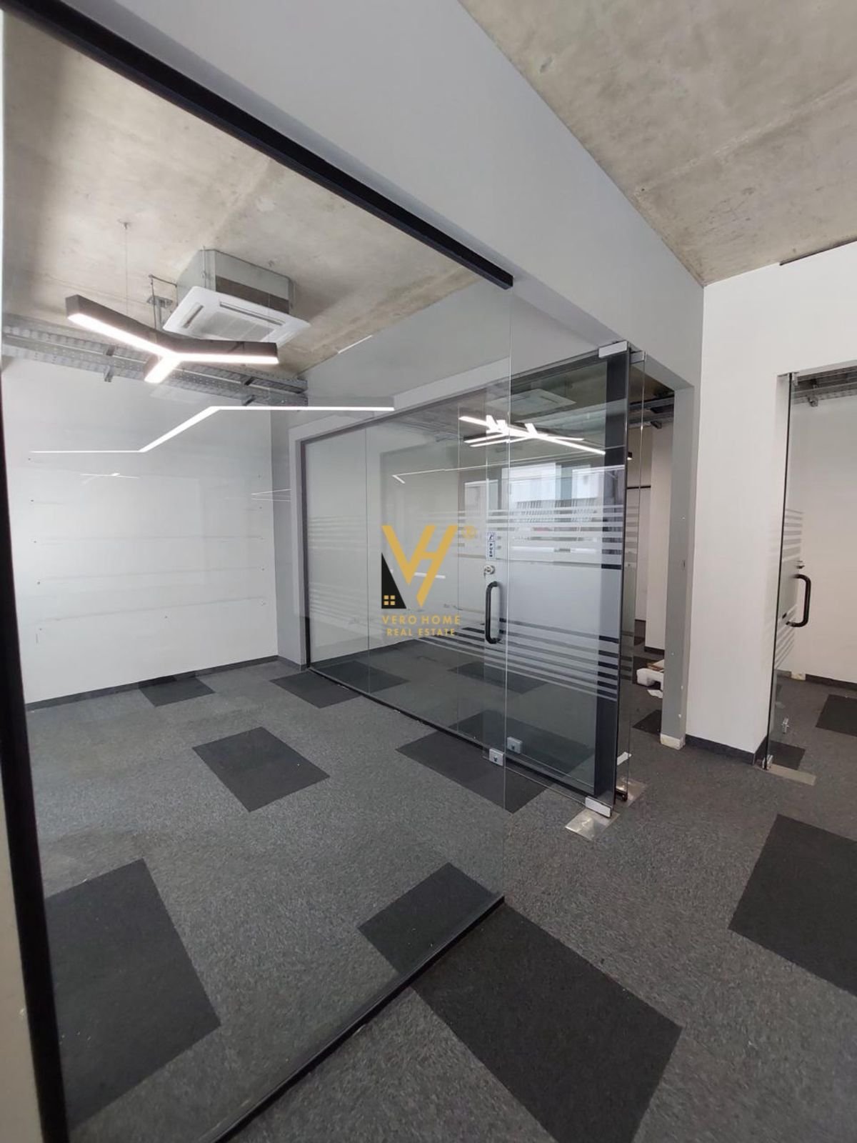 ZYRE 370 M2 ME QIRA TE RRUGA E KOSOVAREVE 7.000 EU