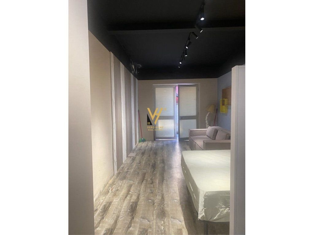 AMBIENT 35 M2 ME QIRA NE VASIL SHANTO 25.000 LEKE