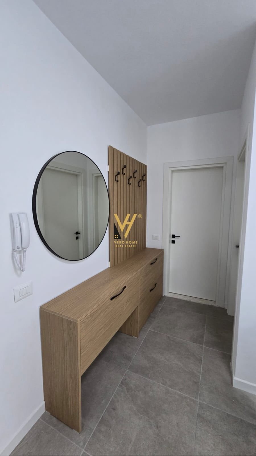 1+1 ME QERA NE PORCELAN 50.000 LEKE