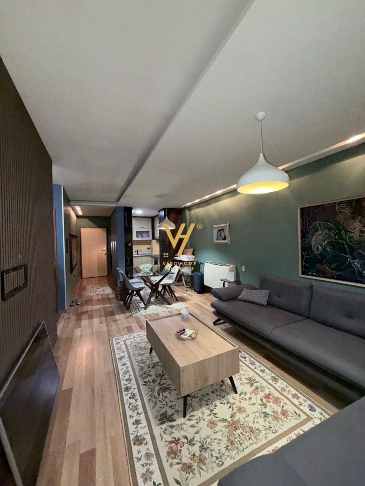 2+1+BLK TE ISH EKSPOZITA SOT 80.000 LEKE