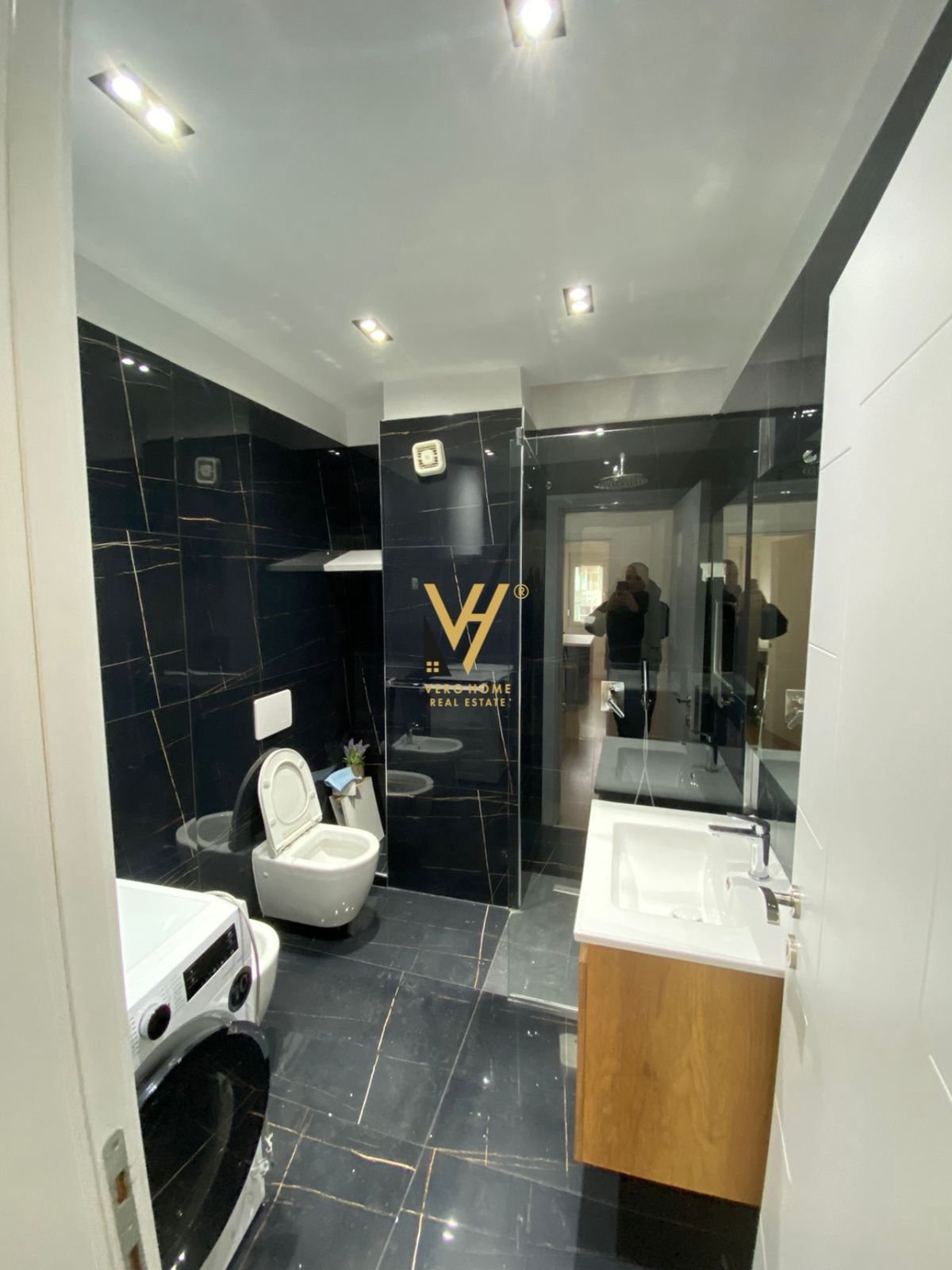 2+1+2+BLK TE KOMUNA E PARISIT 260.000 EURO