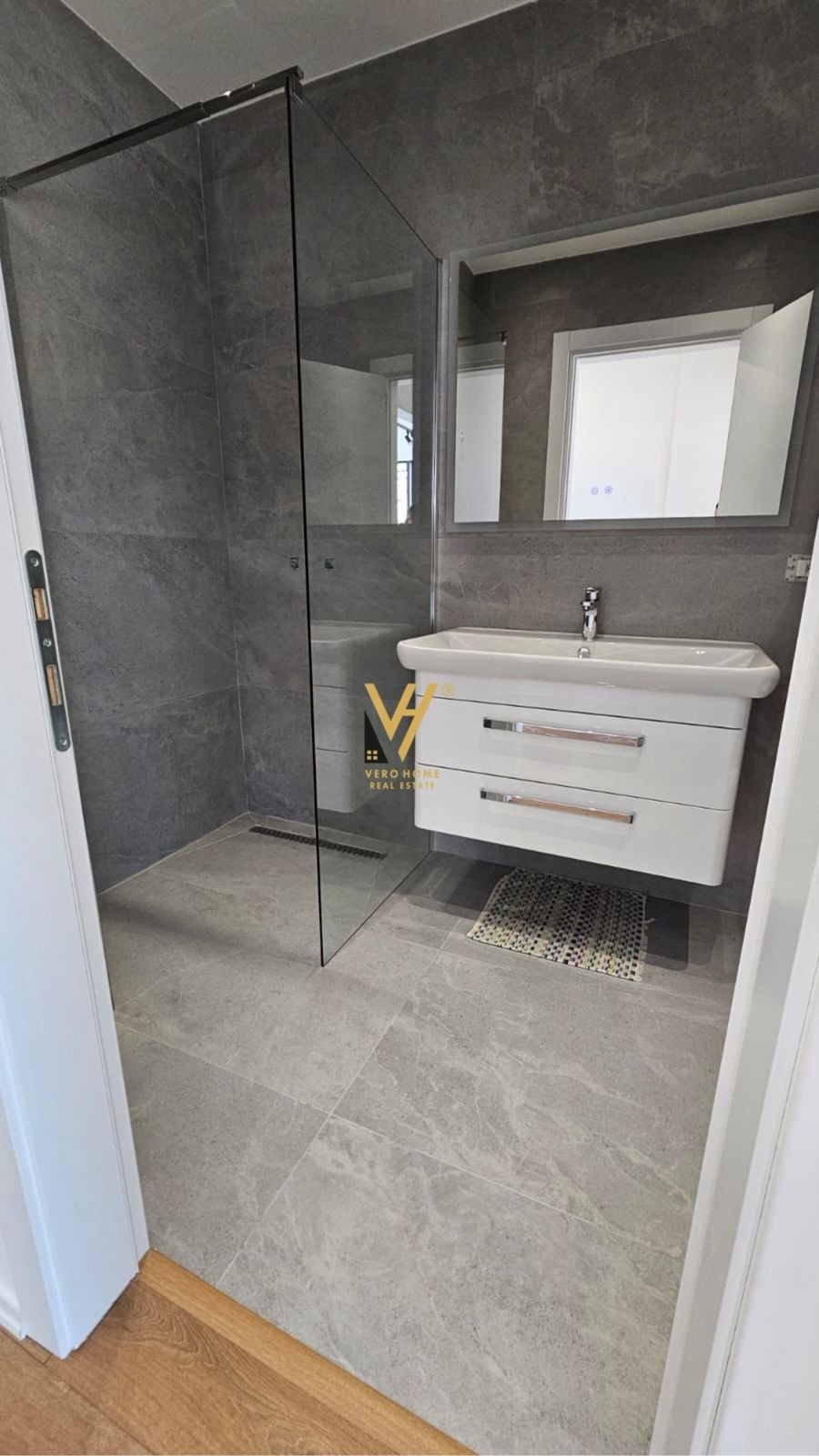 ZYRE 130 M2 TE LAKEVIEW RESIDENCE 1.700 EU