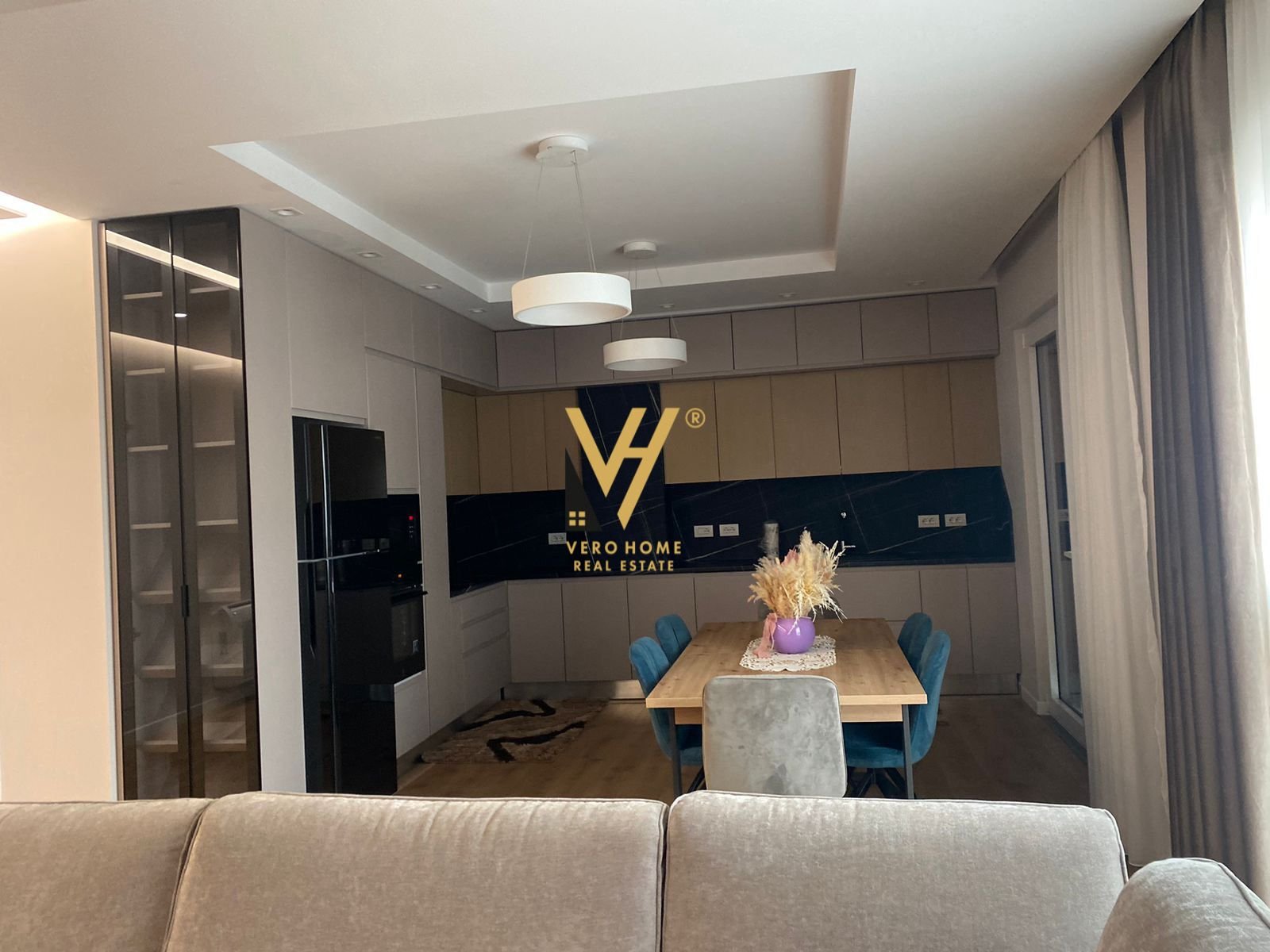 3+1+3+BLK ME QIRA TE LIQENI THATE 1.800 EURO