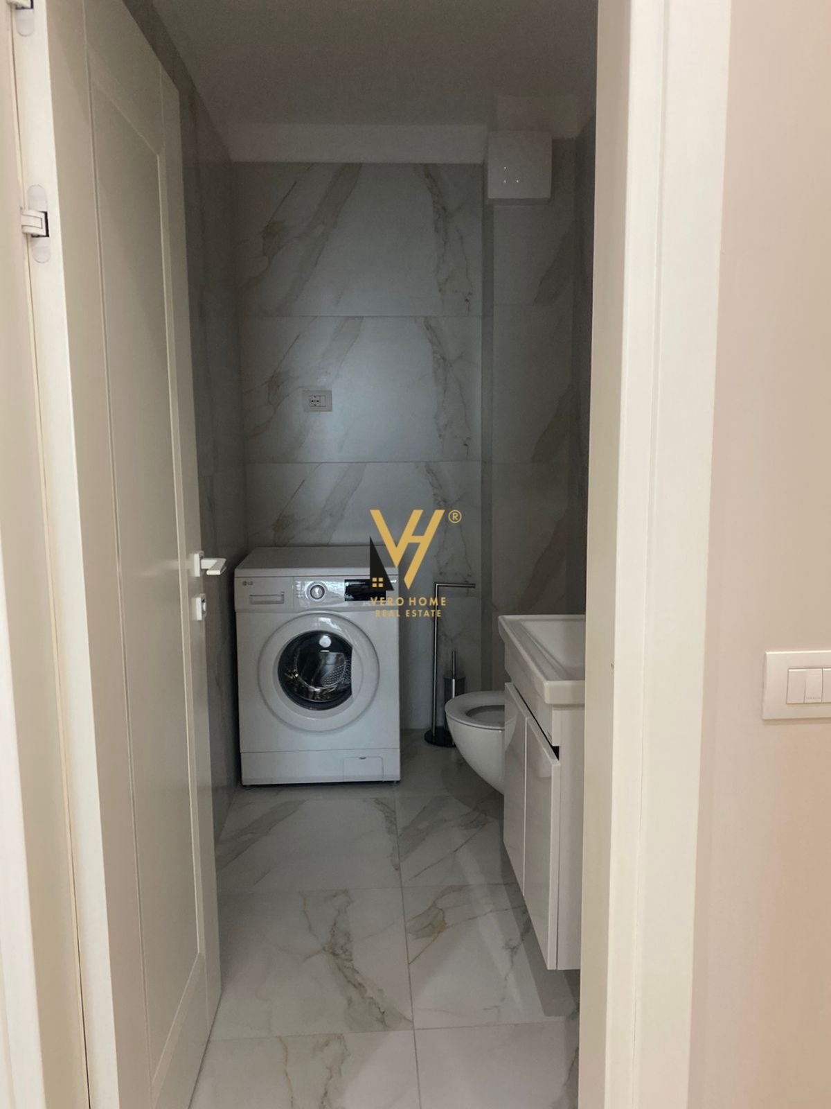 3+1+3+BLK ME QIRA TE LIQENI THATE 1.800 EURO