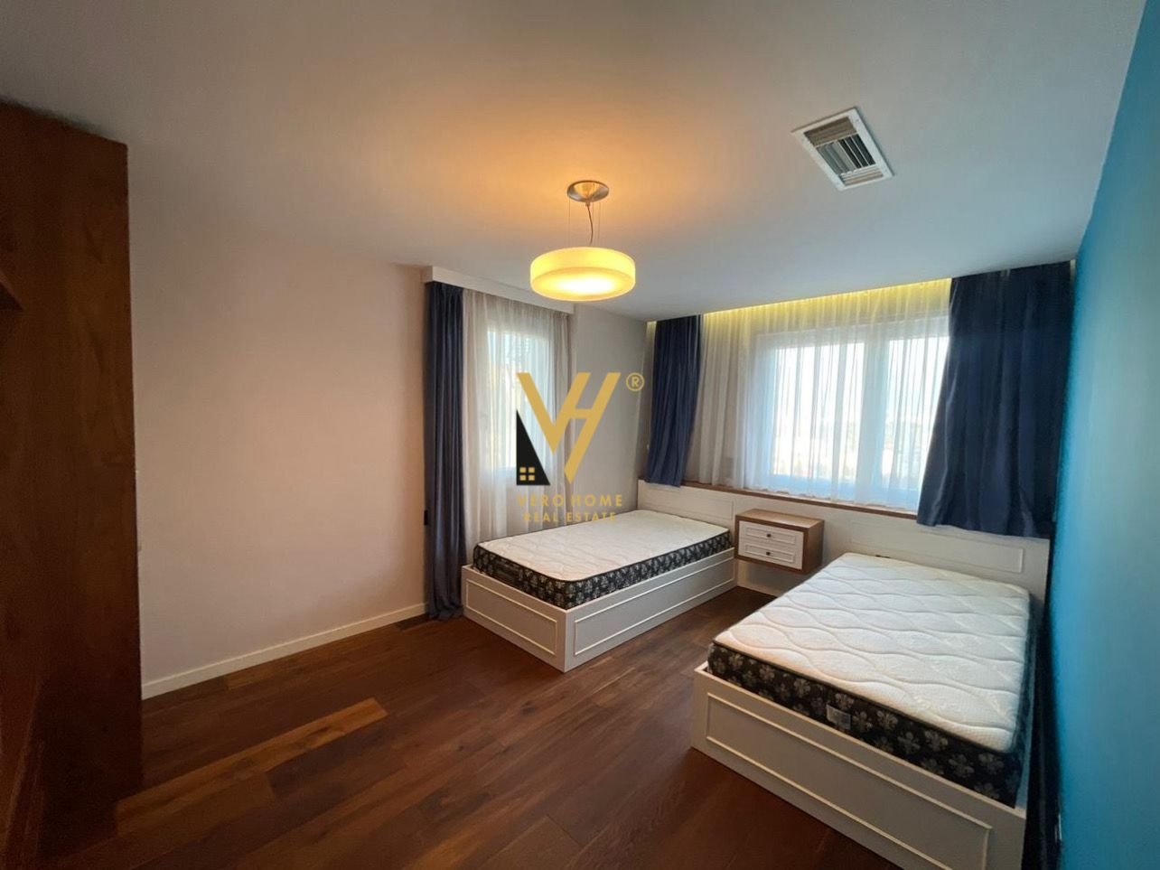 APARTAMENT 3+1+2 TE KOPSHTI BOTANIK 1.500 EURO
