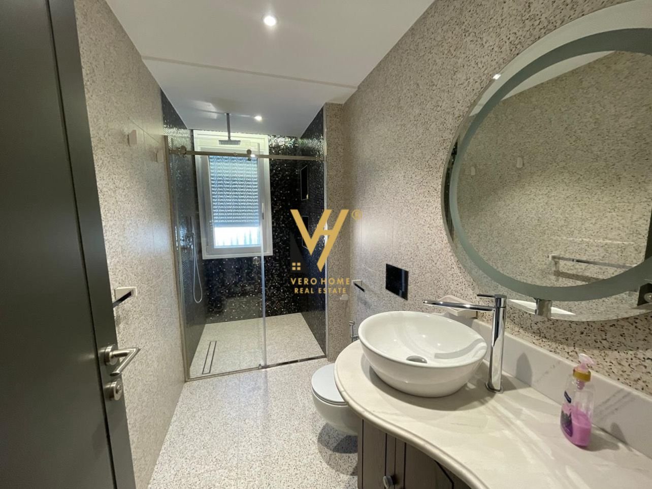 APARTAMENT 3+1+2 TE KOPSHTI BOTANIK 1.500 EURO