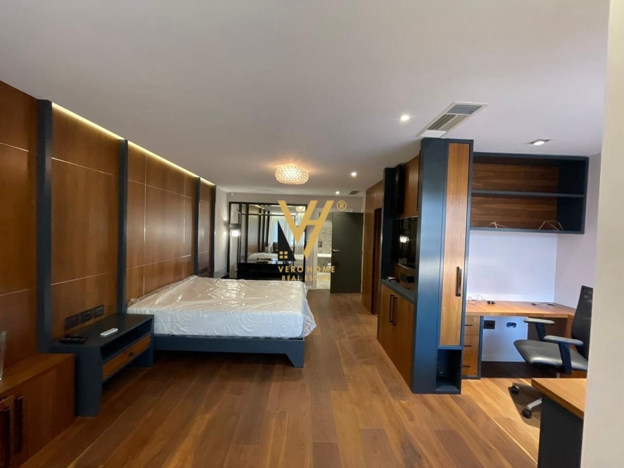 APARTAMENT 3+1+2 TE KOPSHTI BOTANIK 1.500 EURO