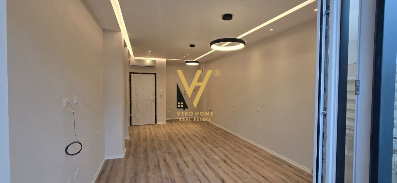 ZYRE 60 M2 ME QIRA TE KOMUNA E PARISIT 700 EURO