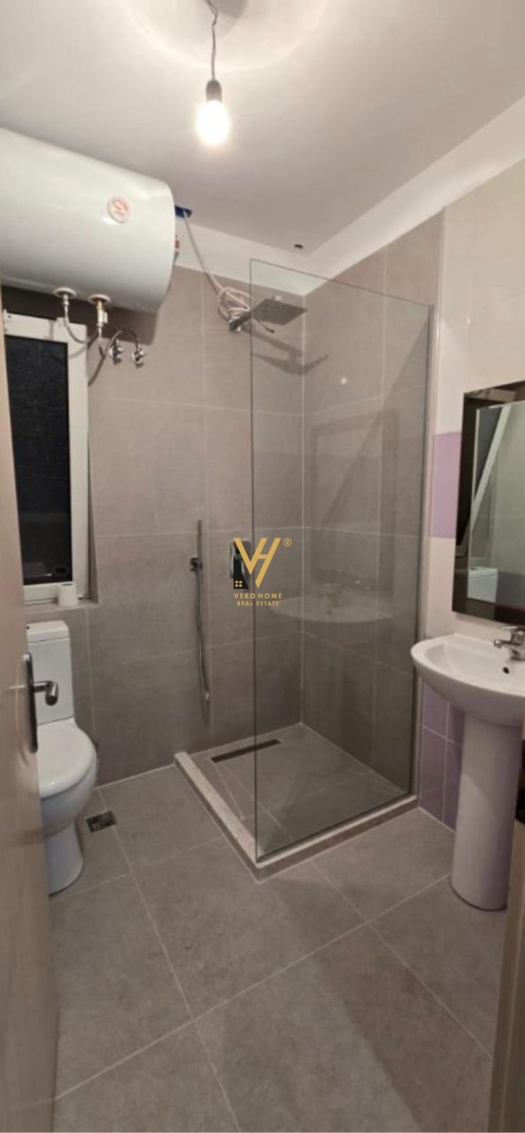 SHTEPI PRIVATE ME QIRA NE SAUK 400 EURO