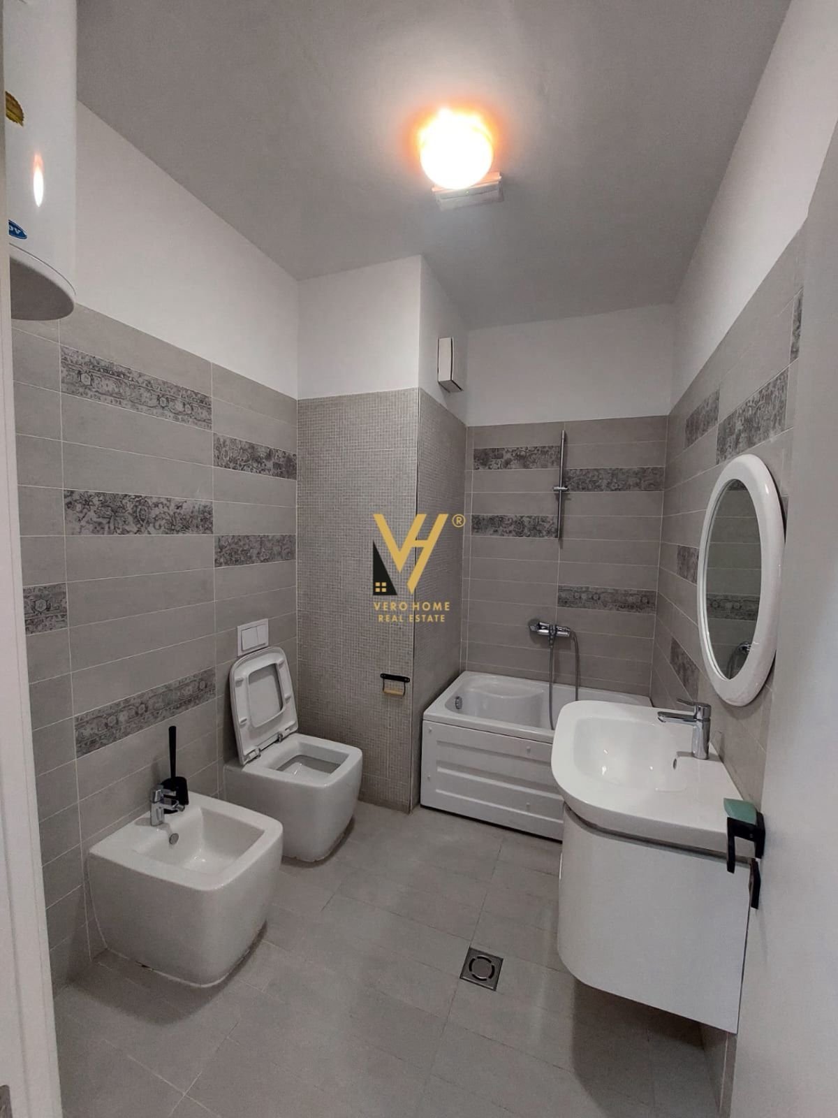 ZYRE 416 M2 ME QERA TE KOMUNA E PARISIT 5.000 EURO