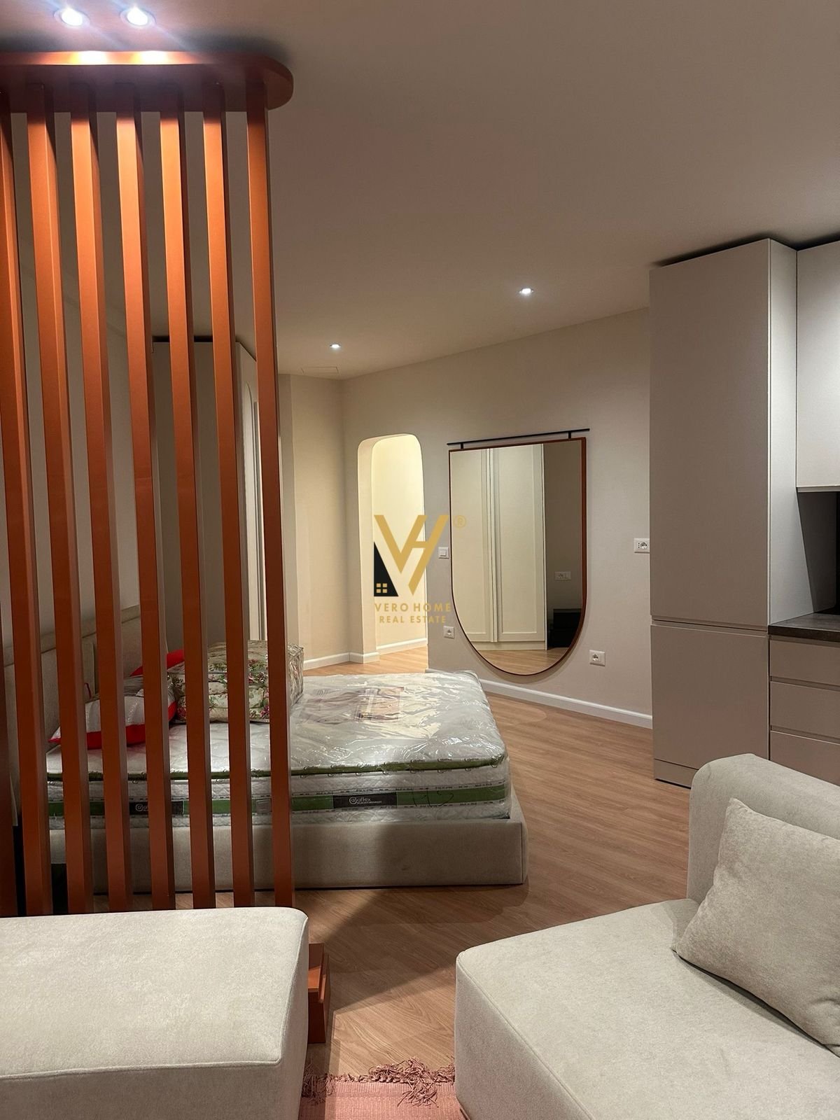 GARSONIERE ME QIRA NE ASTIR, VILA L 400 EURO