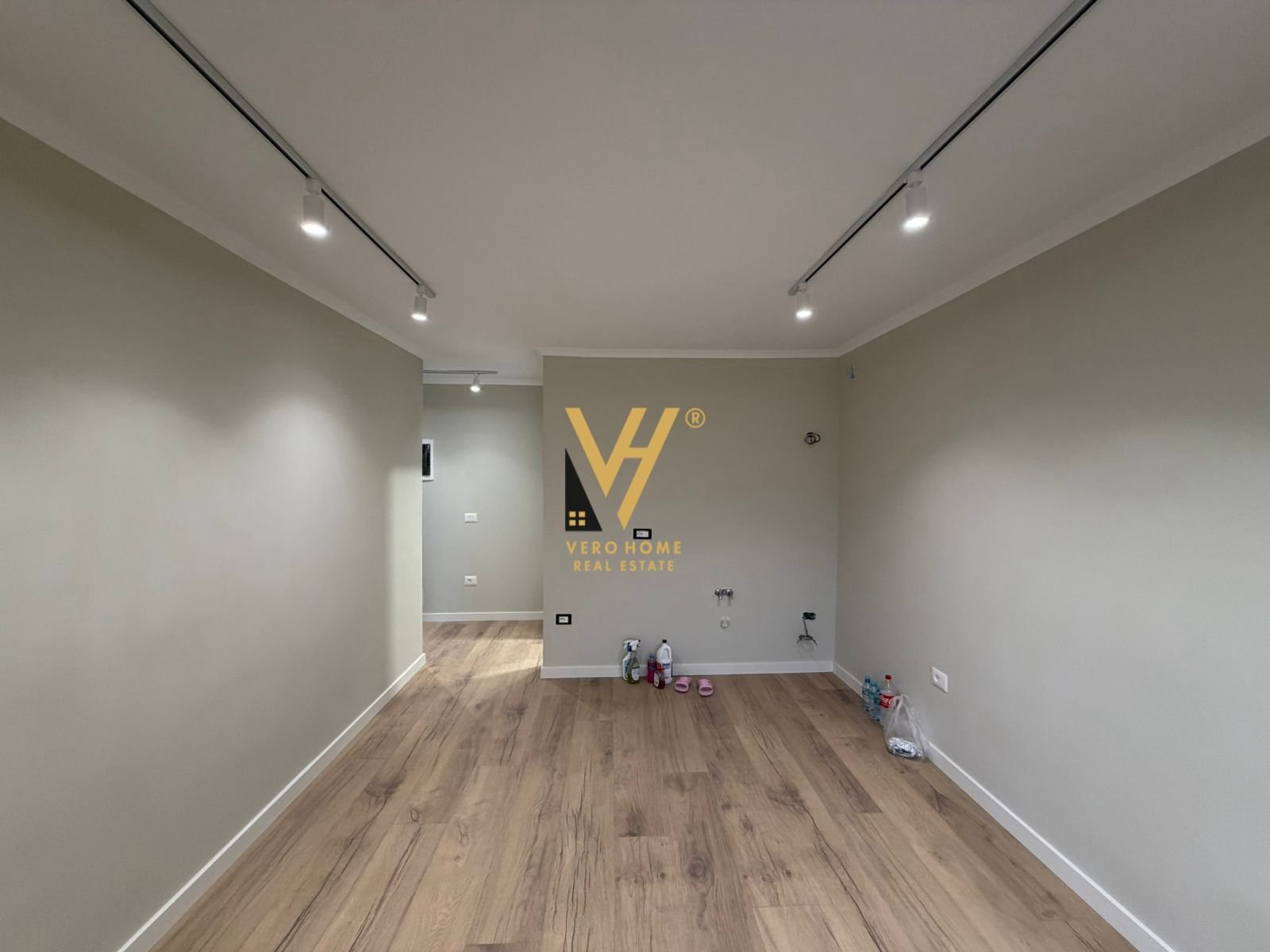 APARTAMENT 1+1 TE 21 DHJETORI 125.000 EURO