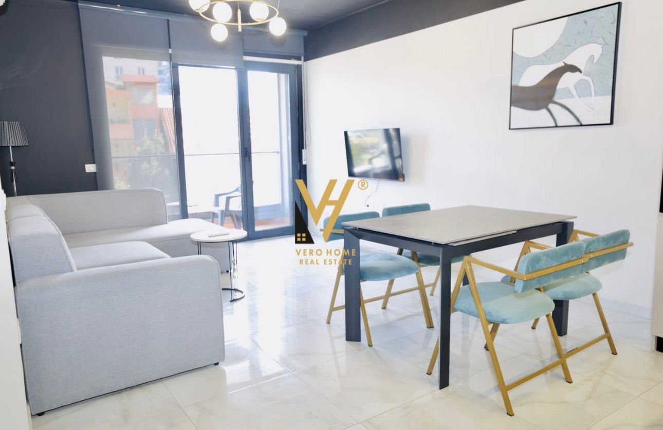 2+1+2 ME QIRA TE KOMUNA E PARISIT 1.100 EURO