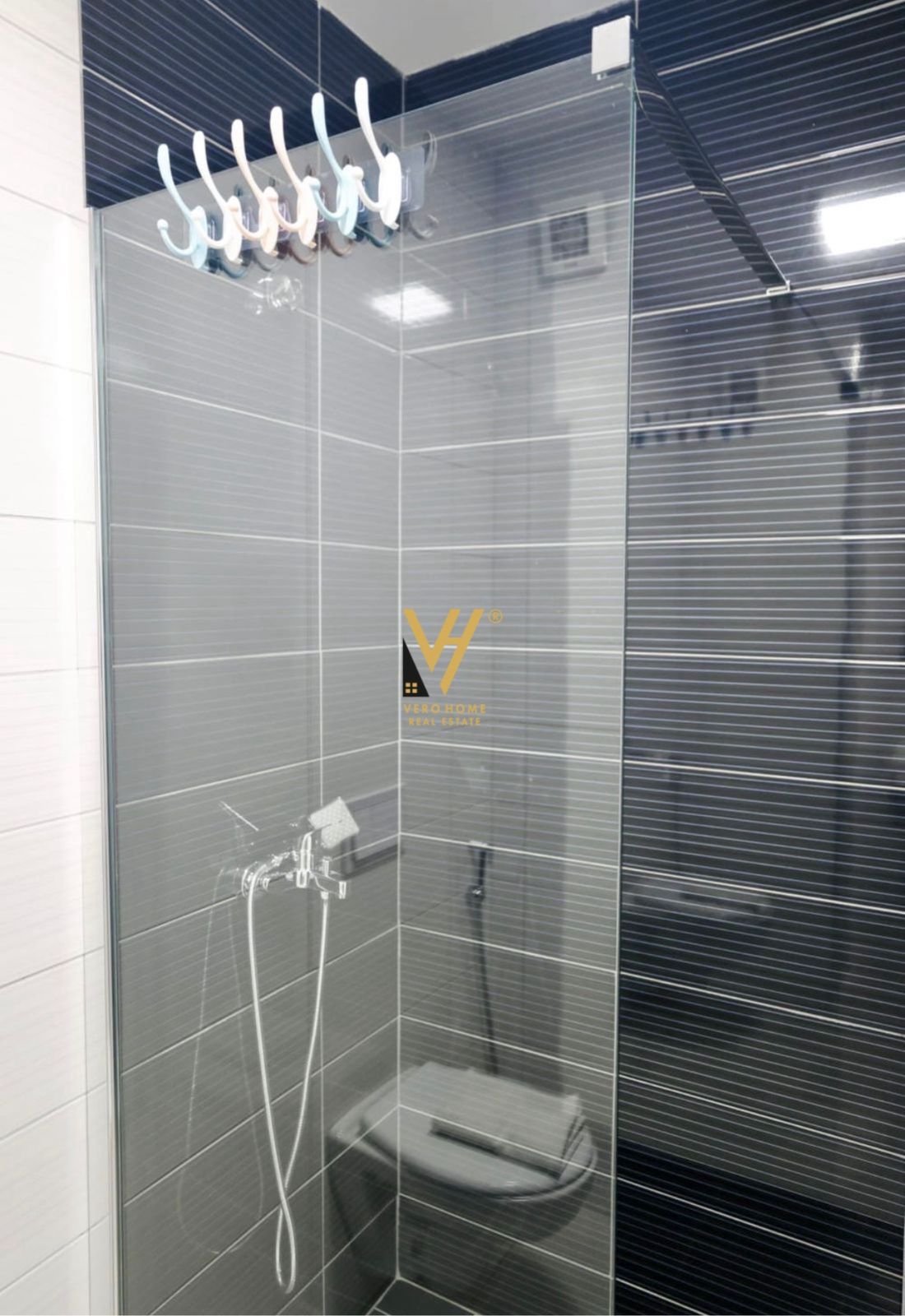 2+1+2 ME QIRA TE KOMUNA E PARISIT 1.100 EURO