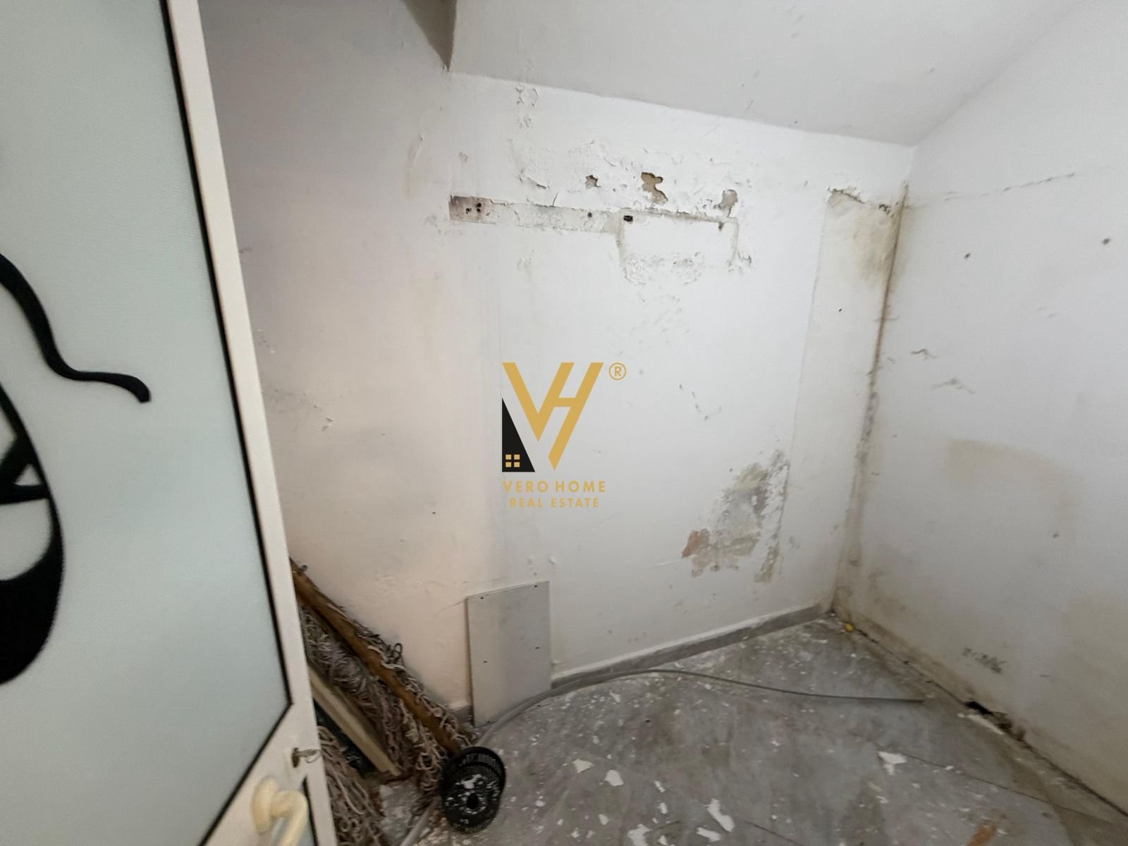 AMBIENT 150 M2 ME QIRA TE 21 DHJETORI 70.000 LEKE