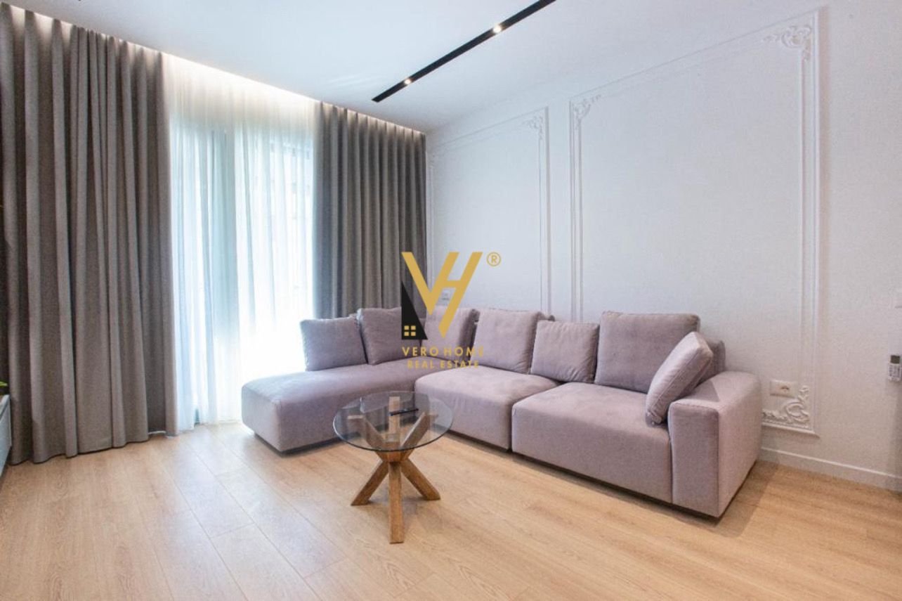 1+1 ME QERA TE SQUARE 21 900 EURO