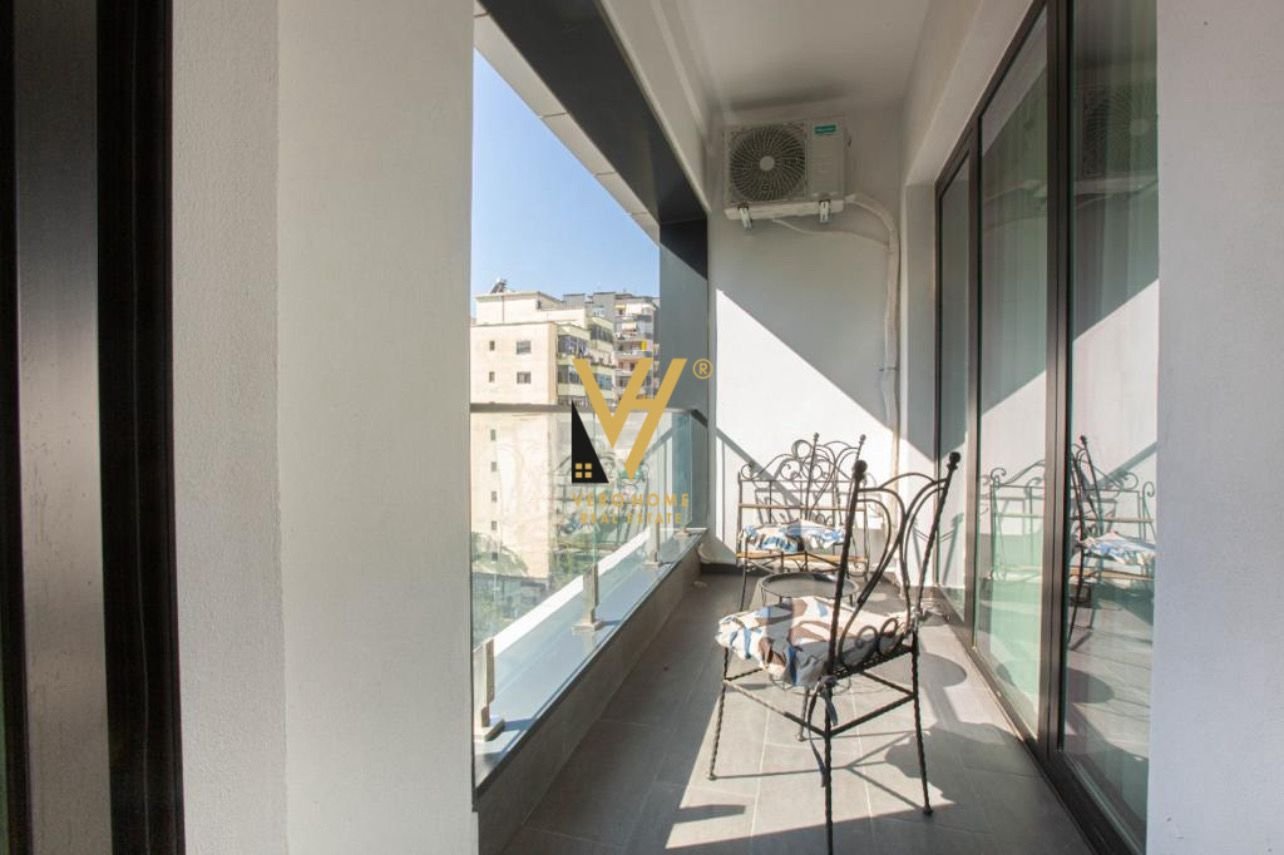 1+1 ME QERA TE SQUARE 21 900 EURO