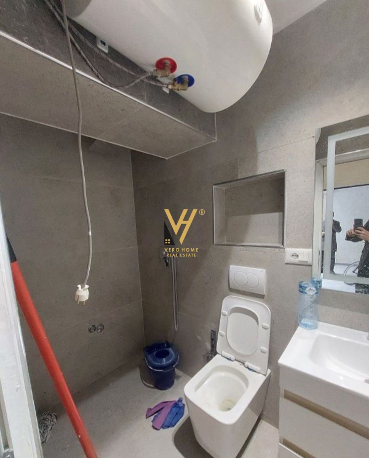 ZYRE 50 M2 ME QIRA TE RR.QEMAL STAFA 50.000 LEKE