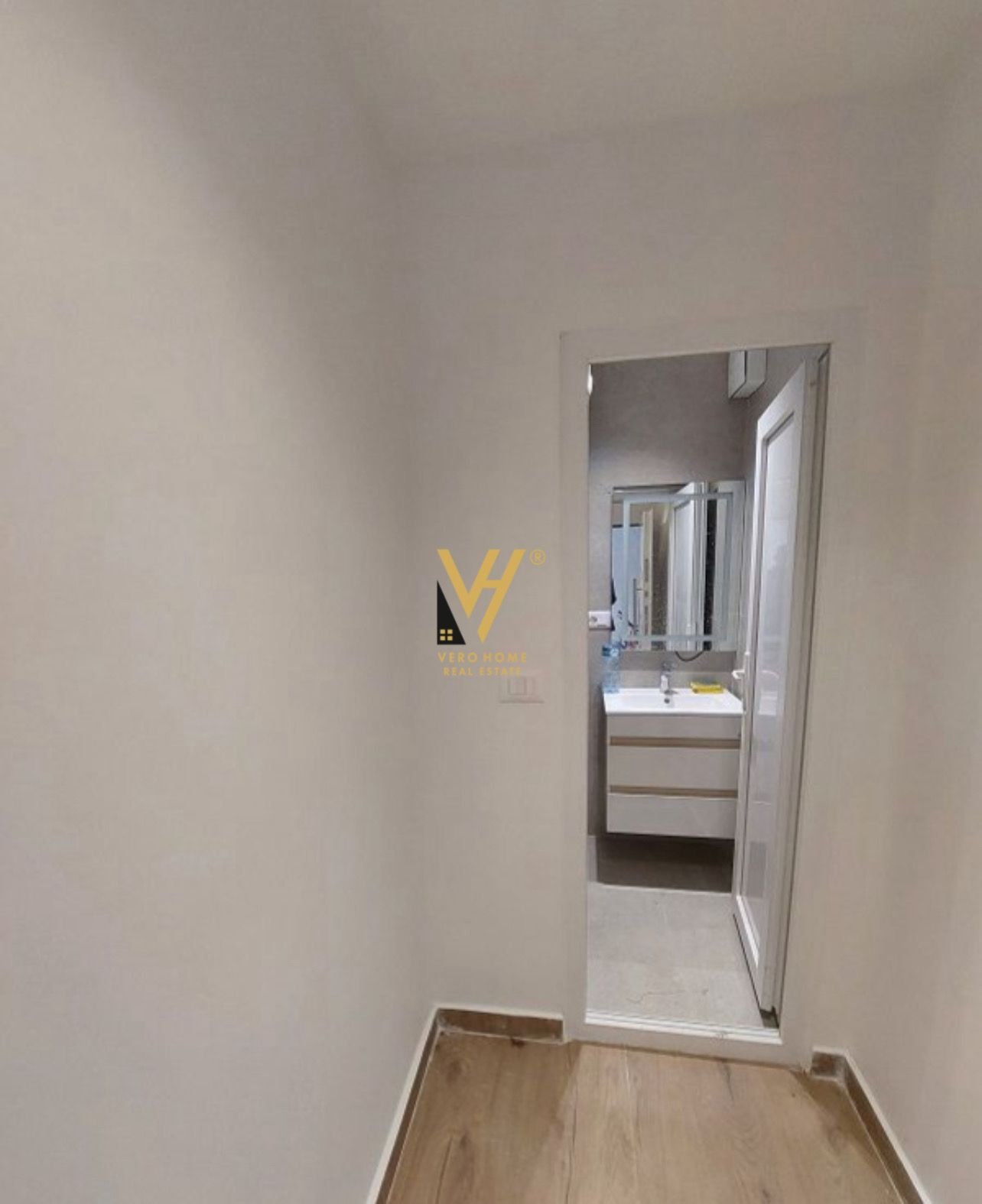 ZYRE 50 M2 ME QIRA TE RR.QEMAL STAFA 50.000 LEKE