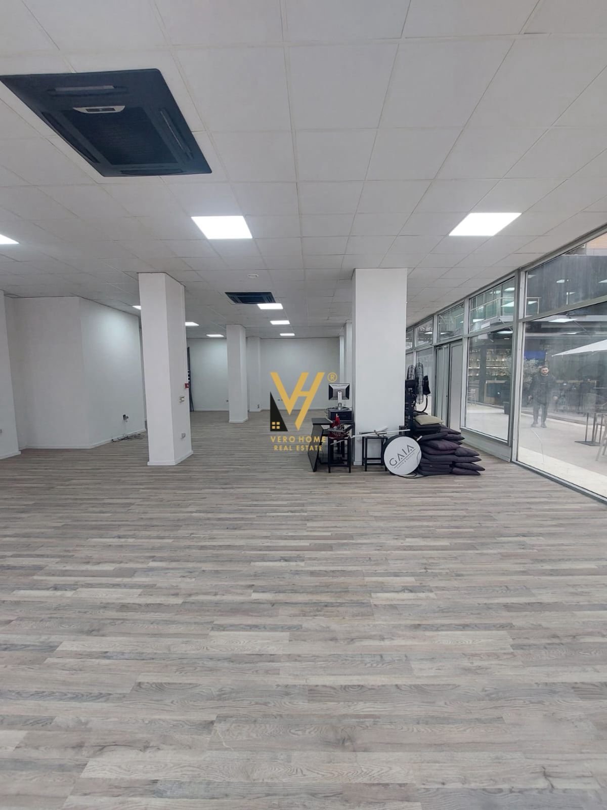 DYQAN 172 M2 ME QERA TE STACIONI TRENIT 2.600 EURO