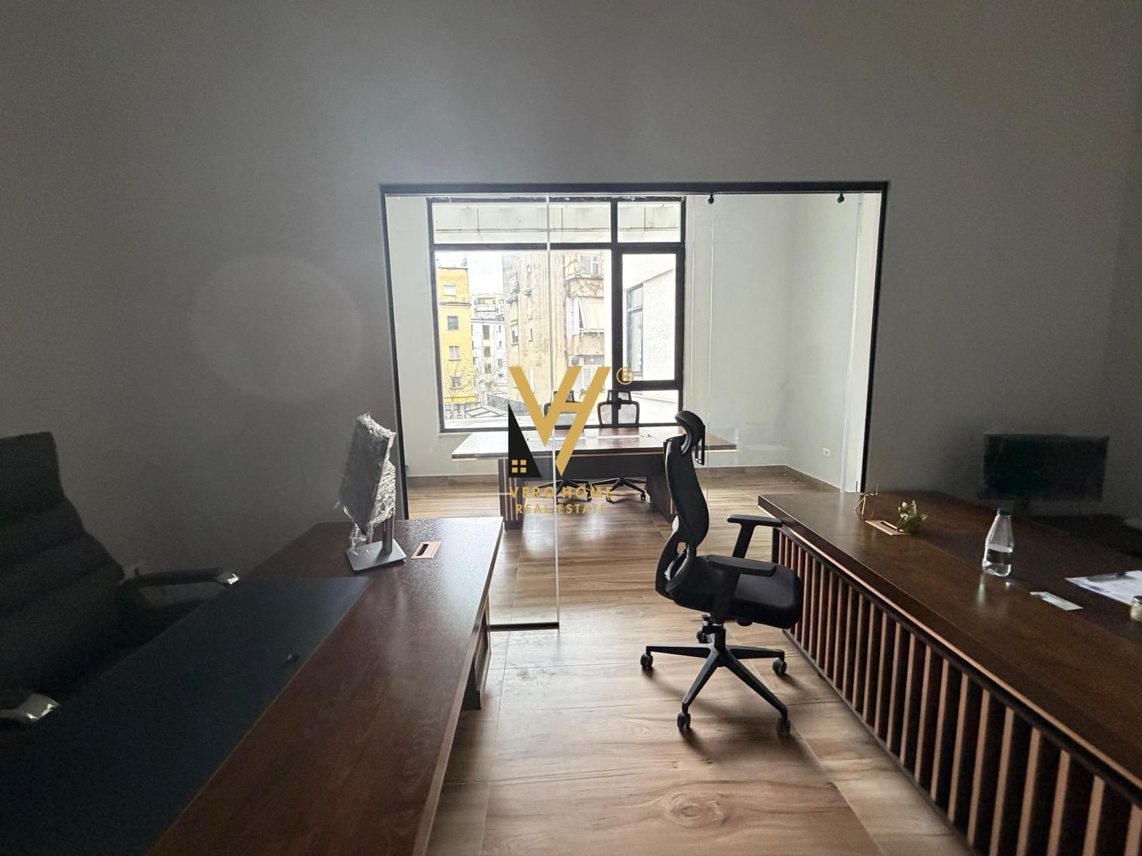 ZYRE 680 M2 ME QIRA TE RRUGA MINE PEZA 15.600 EURO