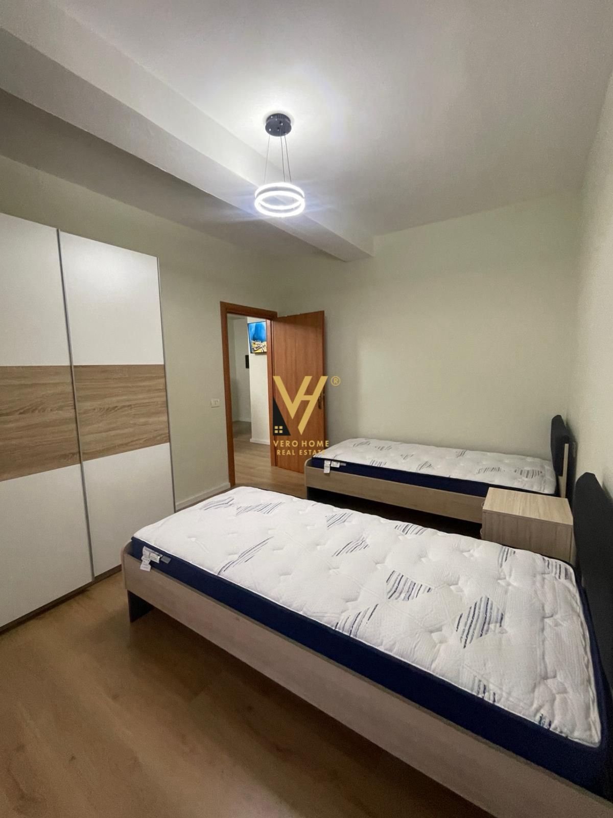 1+1 ME QIRA TE KOMUNA E PARISIT 600 EURO