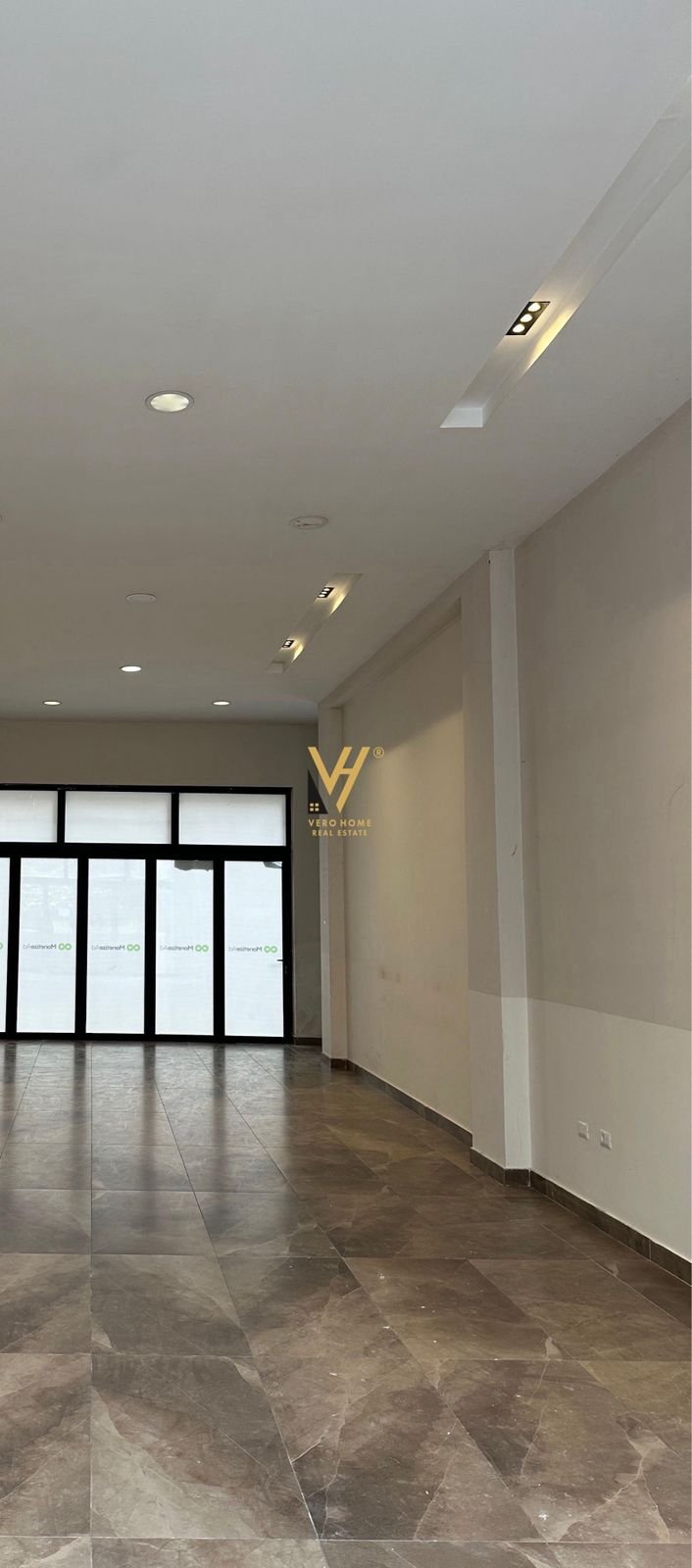 AMBIENT 90 M2 TE RR.FROSINA PLAKU 90.000 LEKE